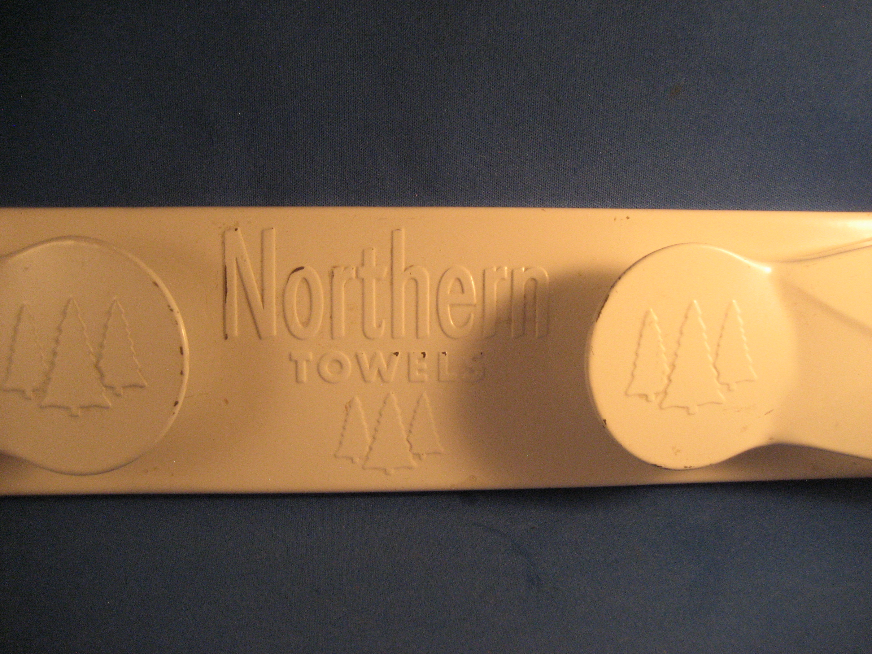 Metal Northern Towel Holder