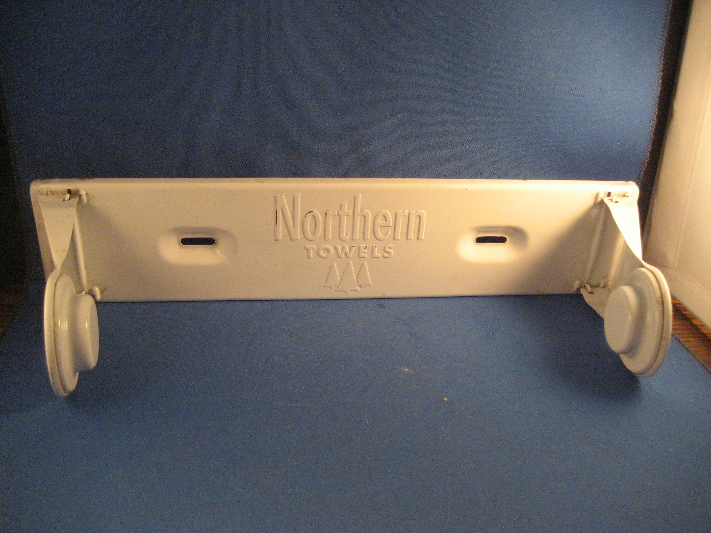 Metal Northern Towel Holder