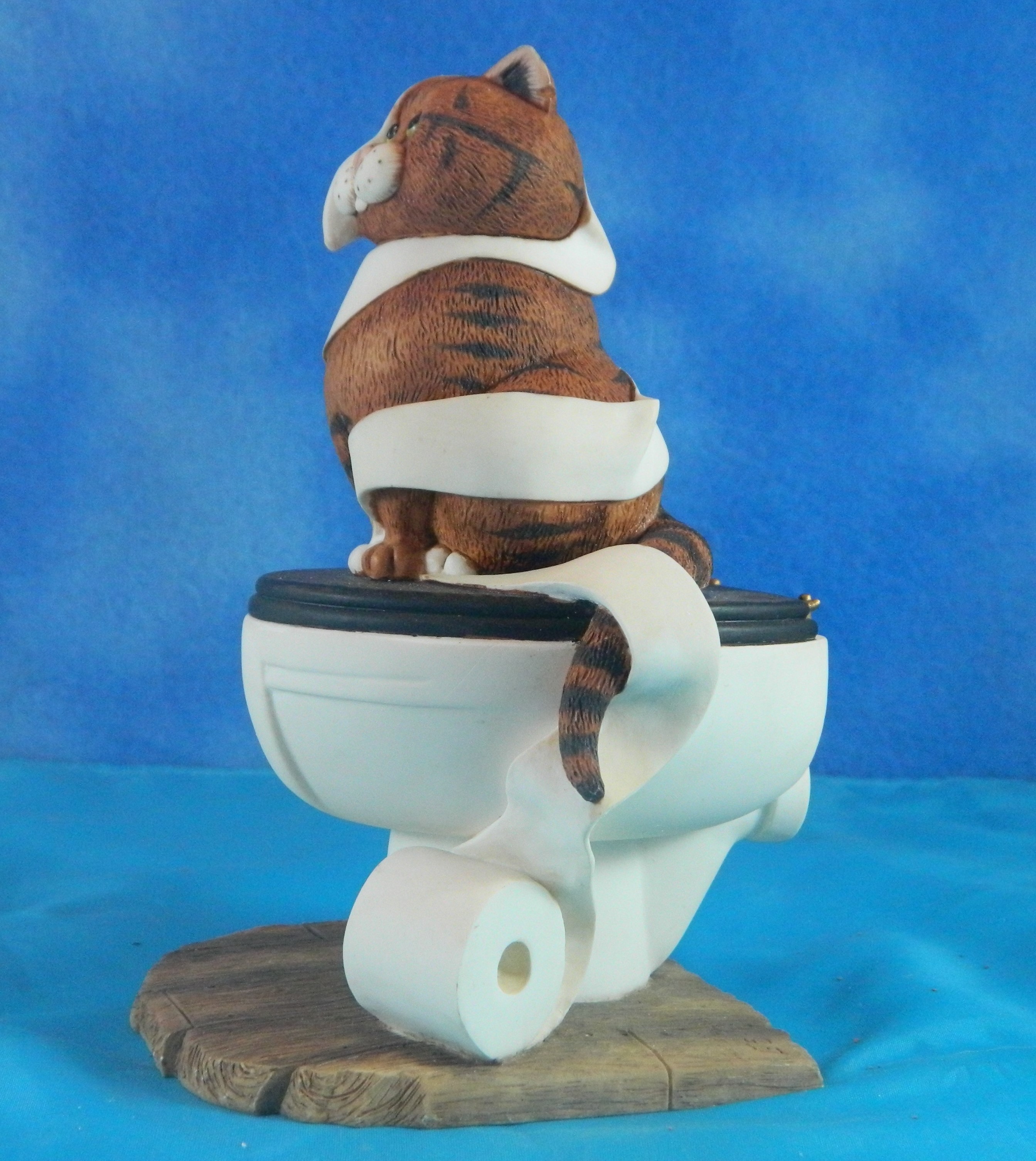 Border Fine Arts All Tied Up Cat with TP