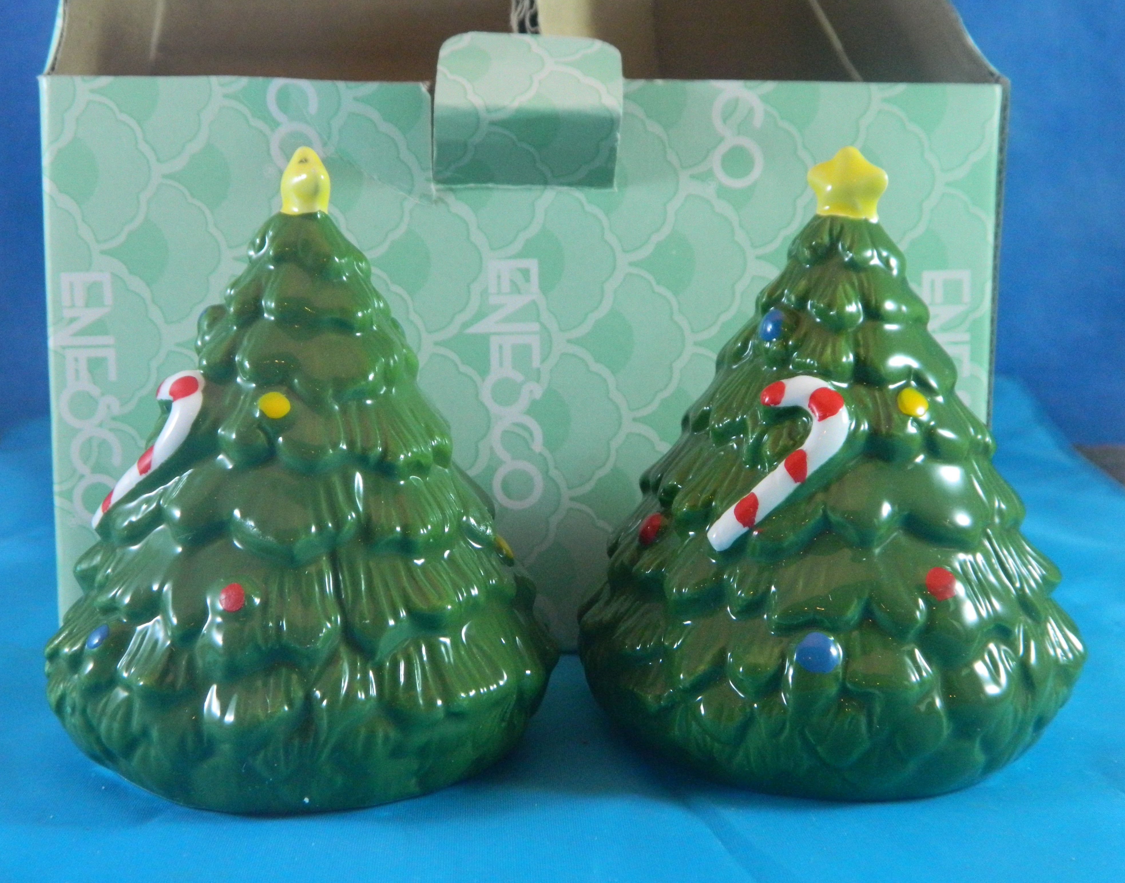 Enesco 1993 Ceramic Christmas Tree Shaker Set