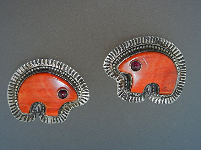 David Troutman Sterling Silver Spiny Oyster Garnet Earr