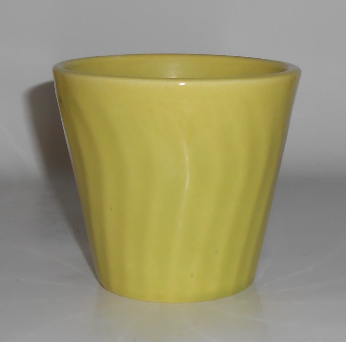 Vintage U.S. Pottery - Not Bauer - Chartreuse Swirl Flo