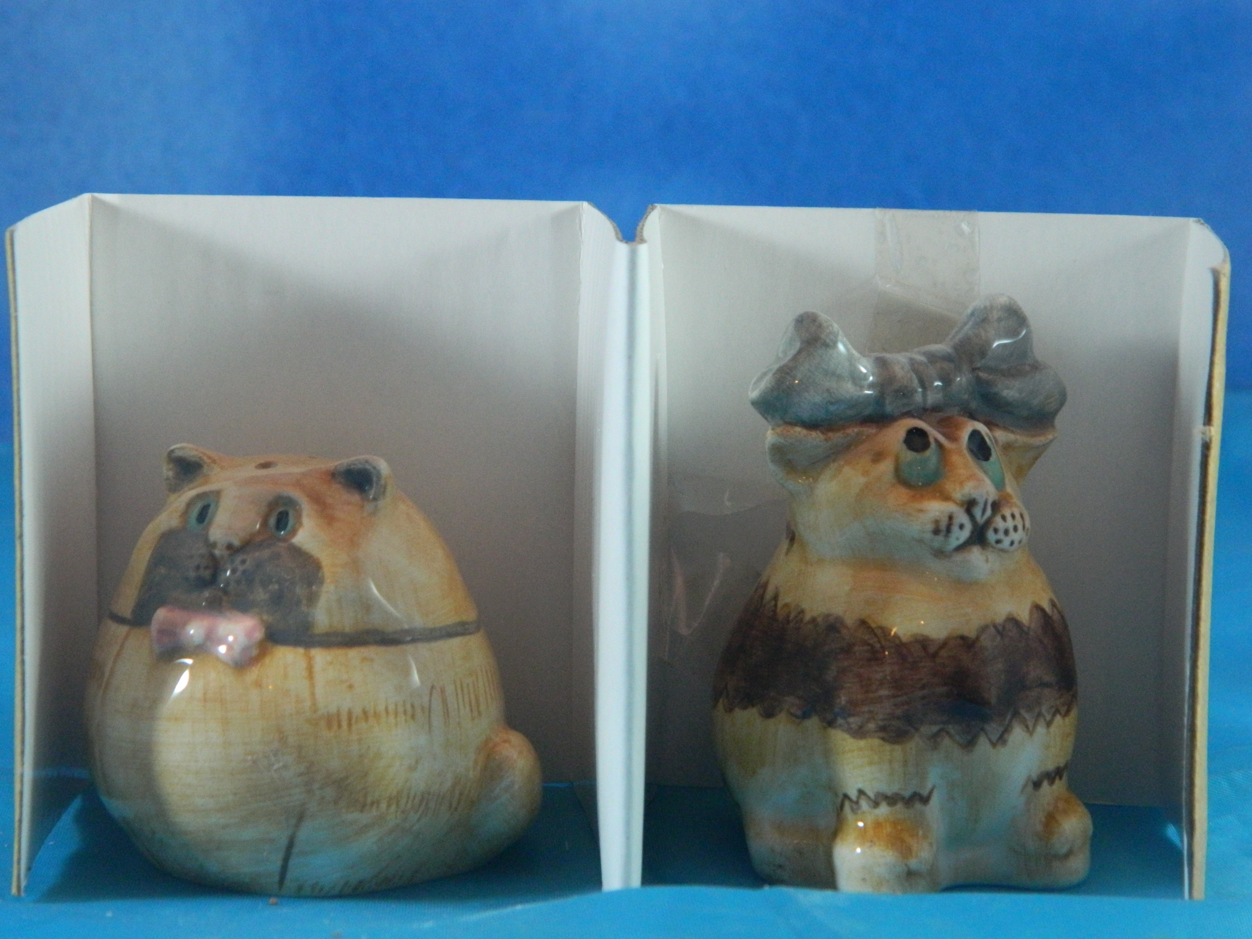 Harmony Ball Pot Belly Salt and Pepper bow bow tie Cats
