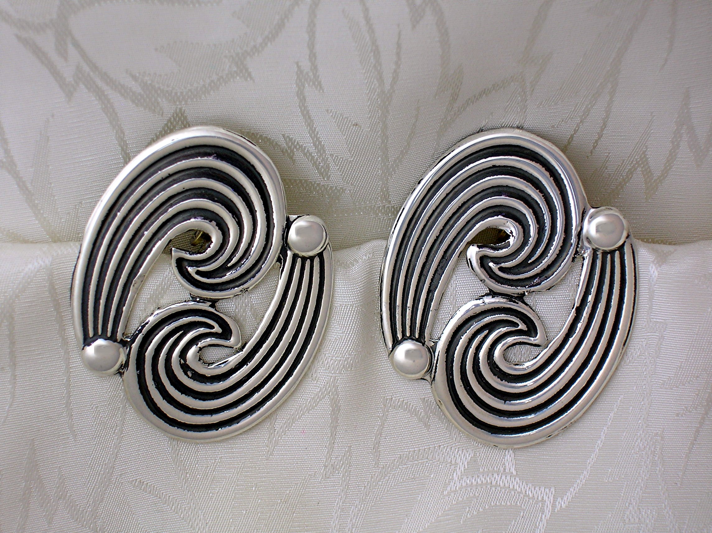 Mexico Sterling Silver  with Mark  HO8 Clip Earrings