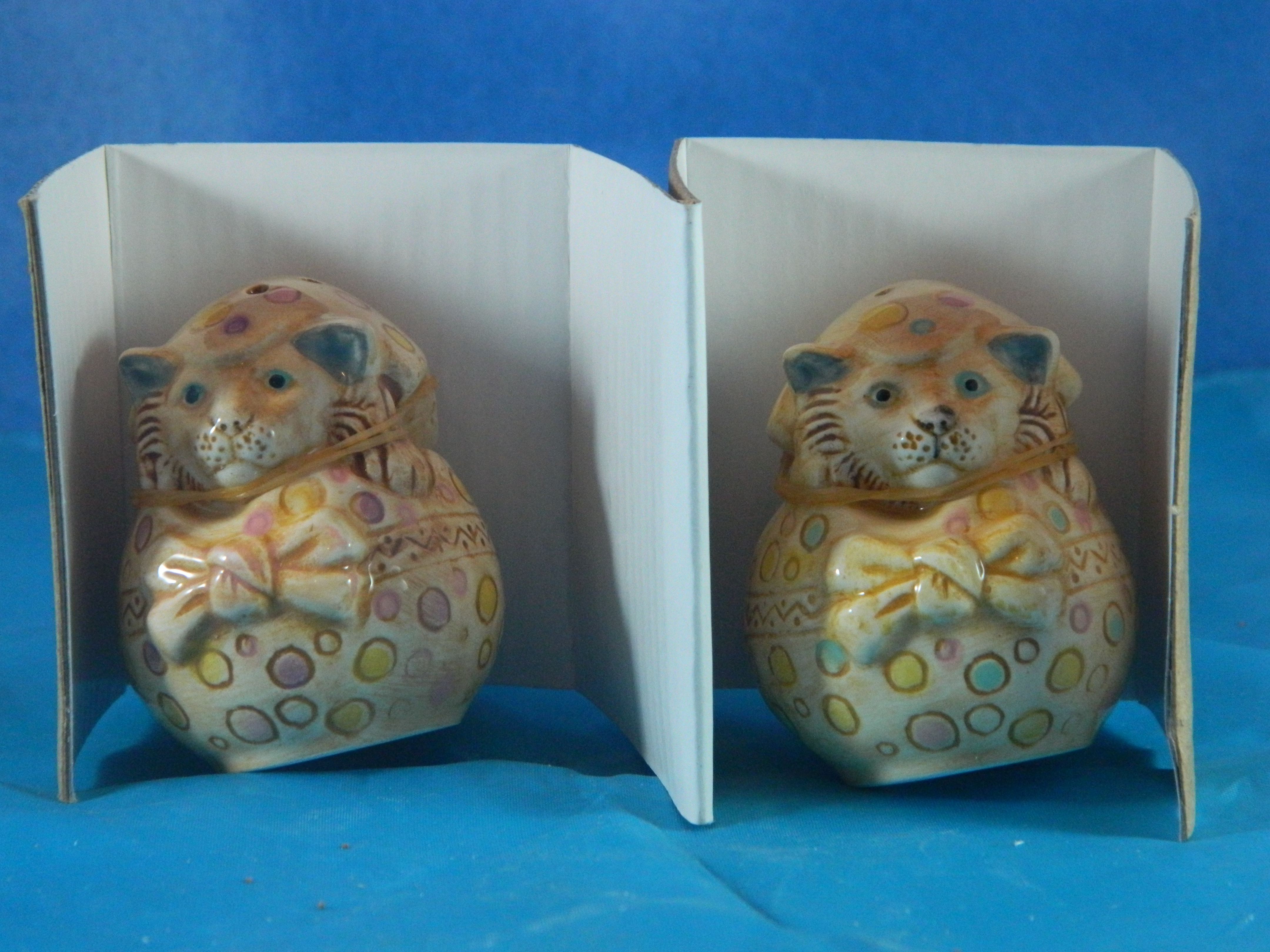 Harmony Ball Pot Bellys Salt and Pepper Easter Cats