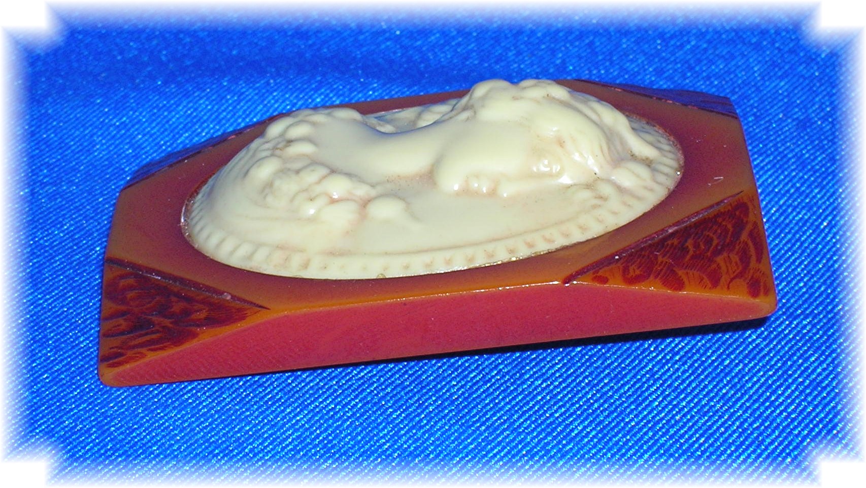 Bakelite and Lucite Cameo Brooch Pin Large