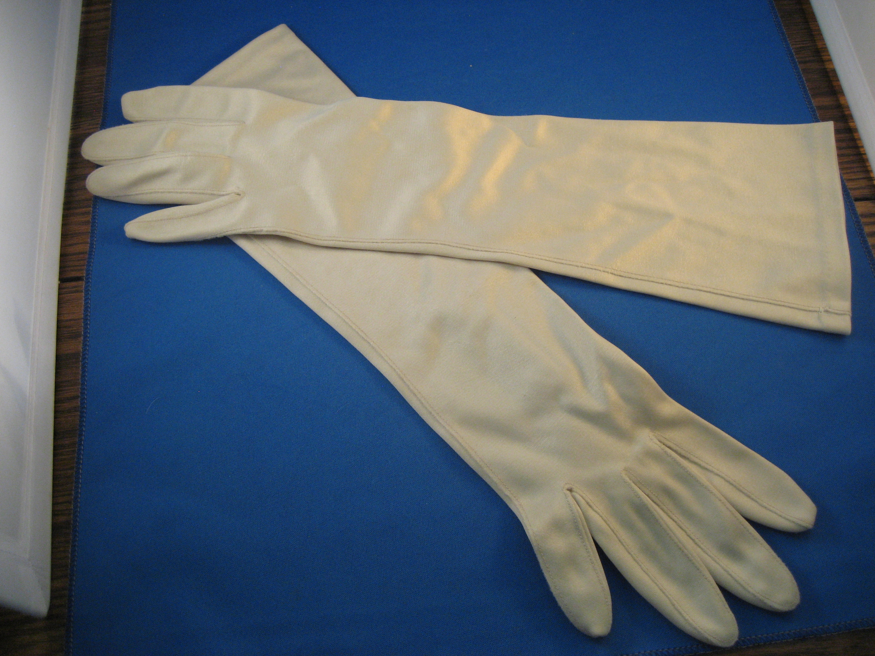 Tan Half Length Gloves