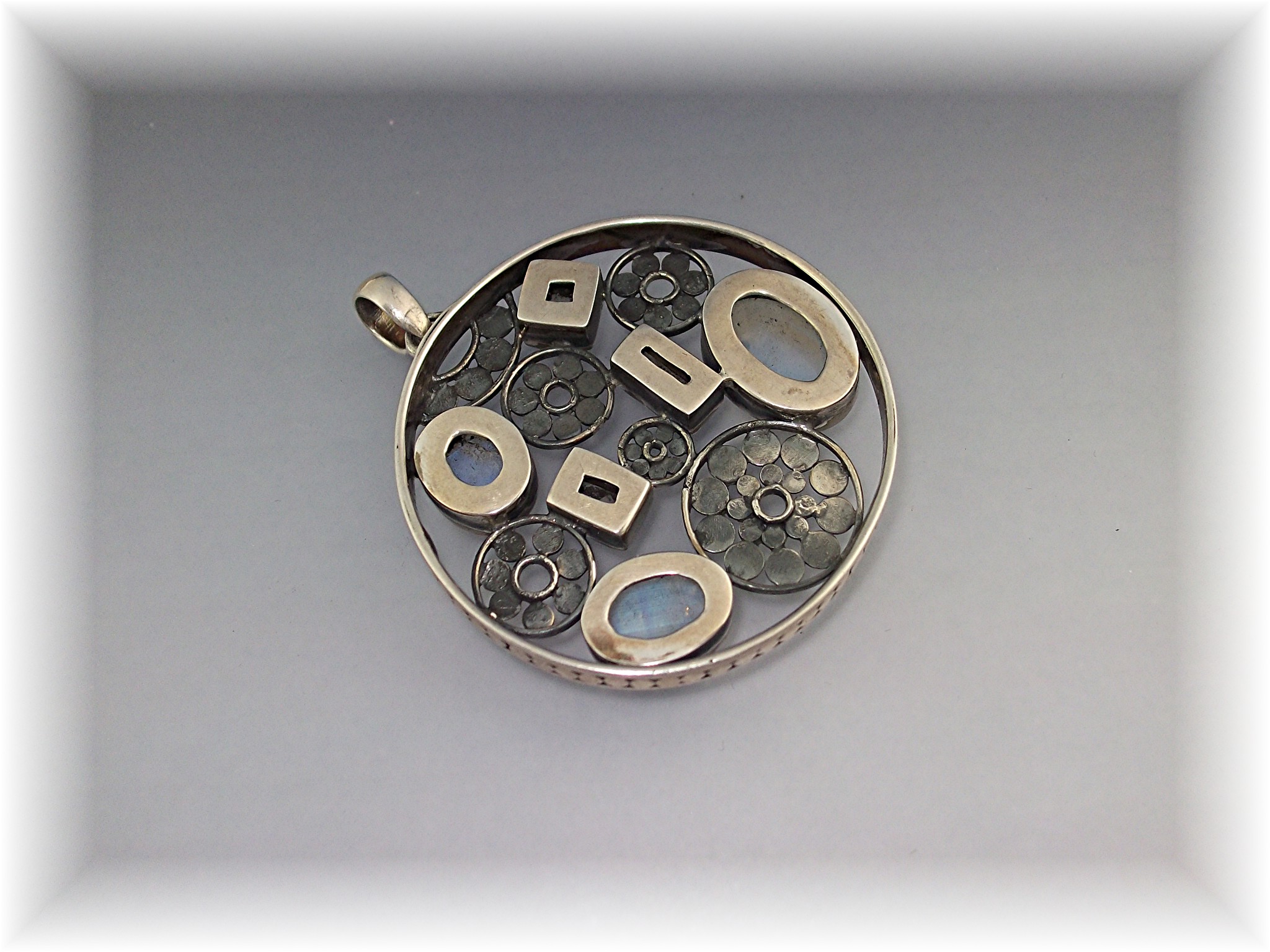 Pendant Sterling Silver Rainbow Silver Blue Moonstone