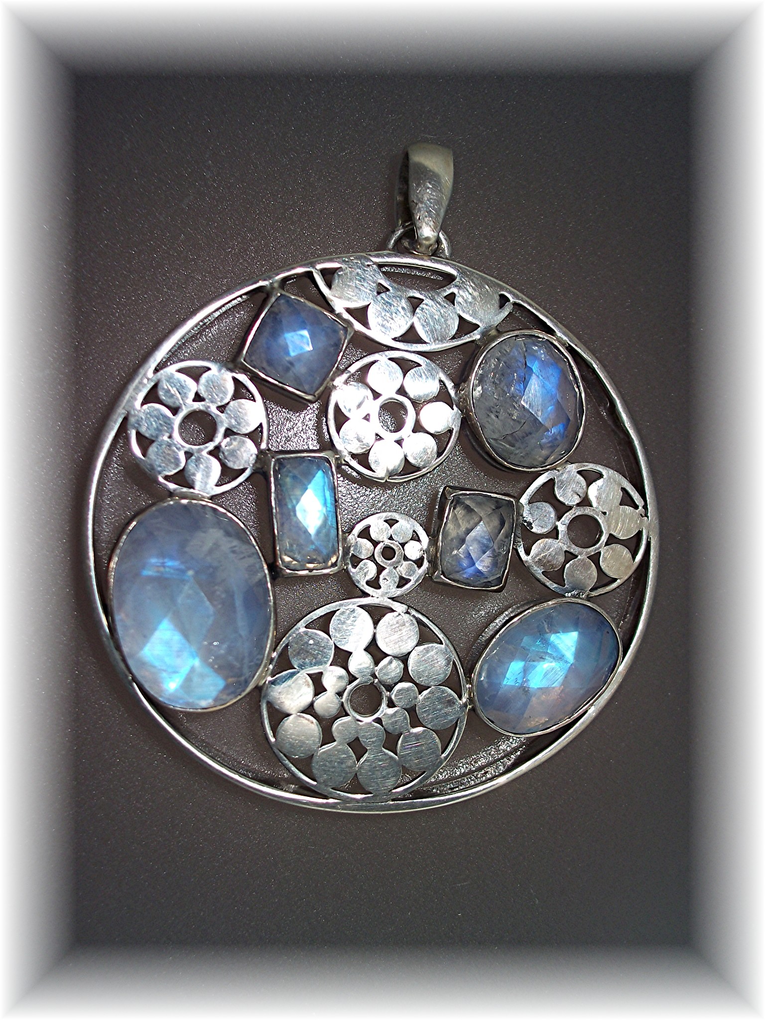Pendant Sterling Silver Rainbow Silver Blue Moonstone