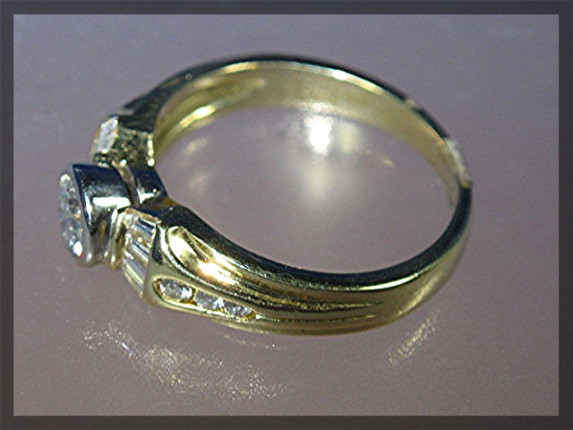 18K Gold 40pt Center Diamond Rounds Baguette Ring