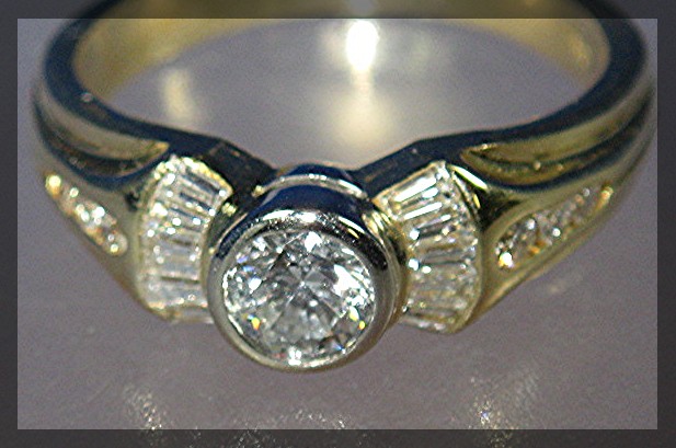 18K Gold 40pt Center Diamond Rounds Baguette Ring