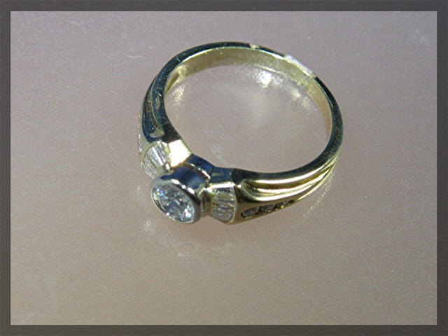 18K Gold 40pt Center Diamond Rounds Baguette Ring