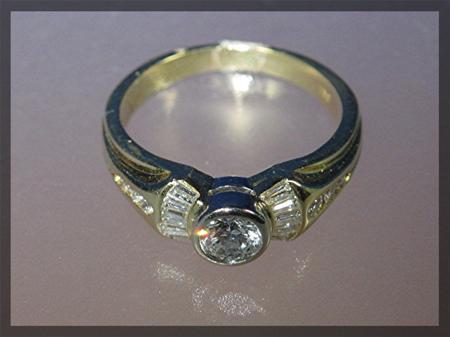 18K Gold 40pt Center Diamond Rounds Baguette Ring