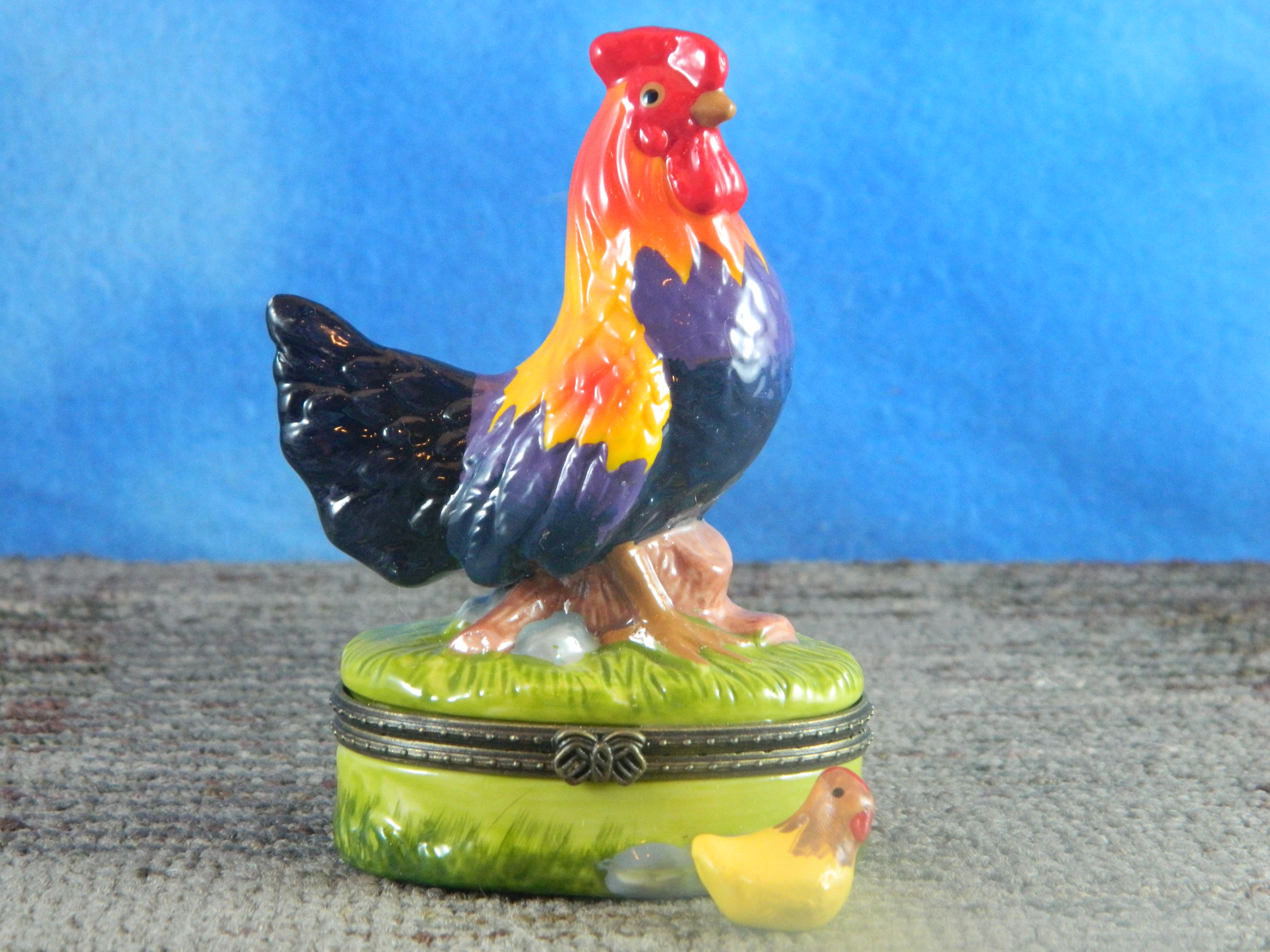 Porcelain Trinket Box Rooster with Mini Chicken