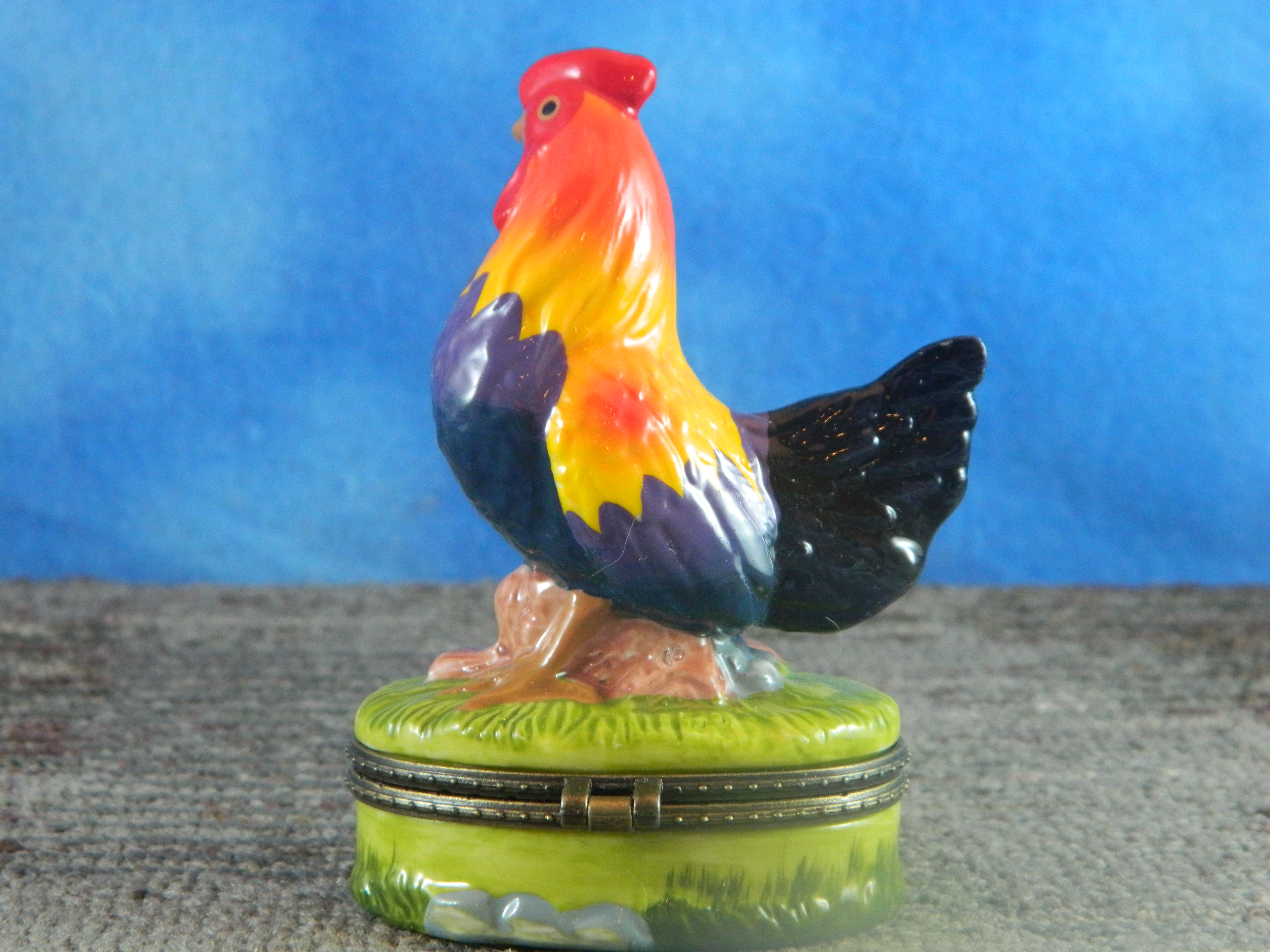 Porcelain Trinket Box Rooster with Mini Chicken