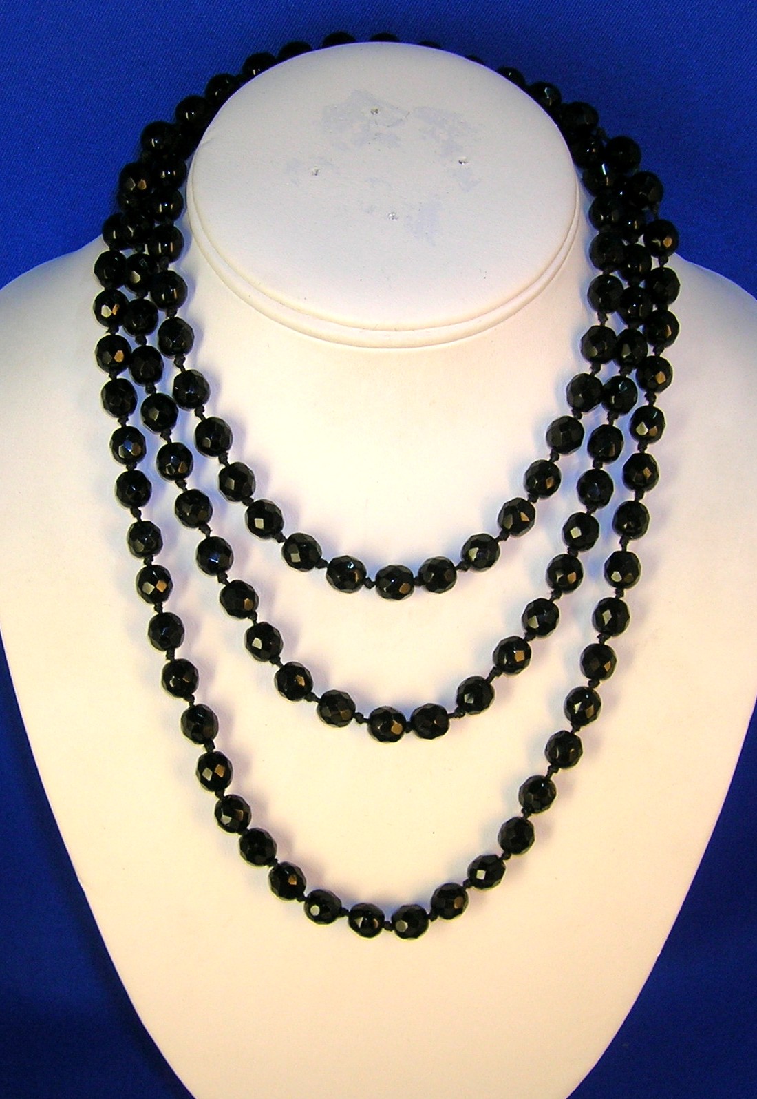 English 52 Inch Jet/Glass Flapper Beads