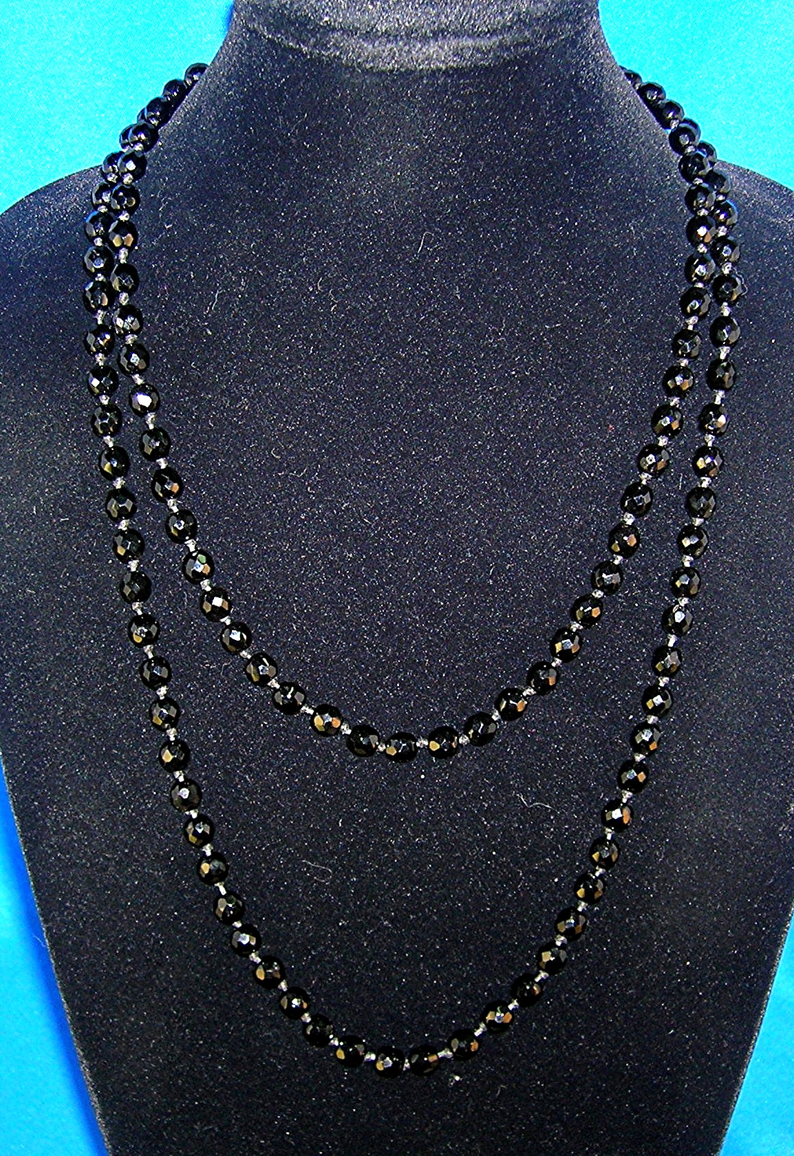 English 52 Inch Jet/Glass Flapper Beads