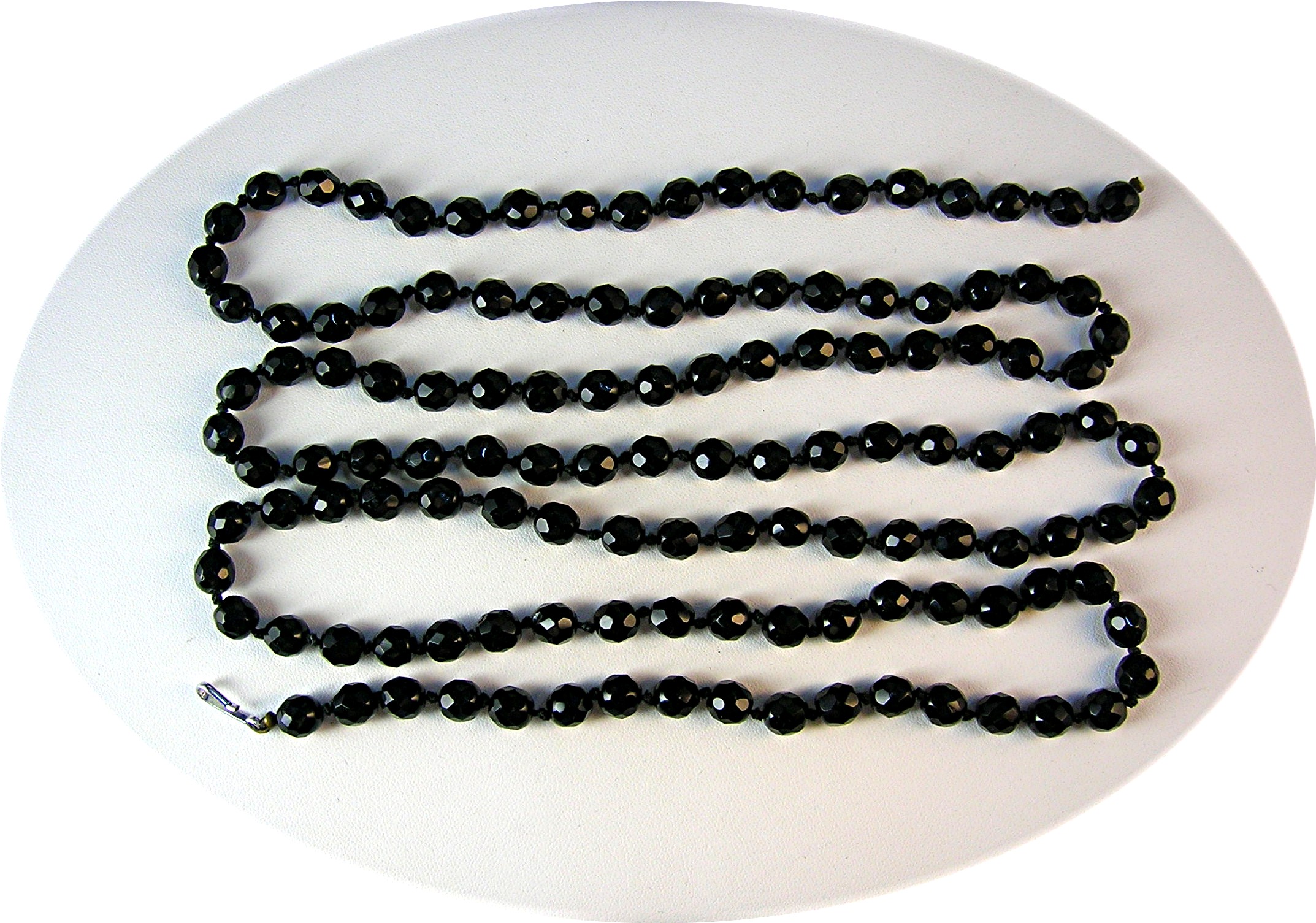 English 52 Inch Jet/Glass Flapper Beads