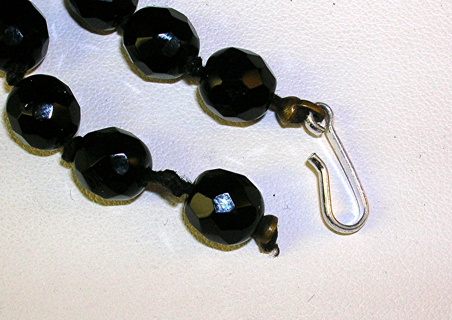 English 52 Inch Jet/Glass Flapper Beads