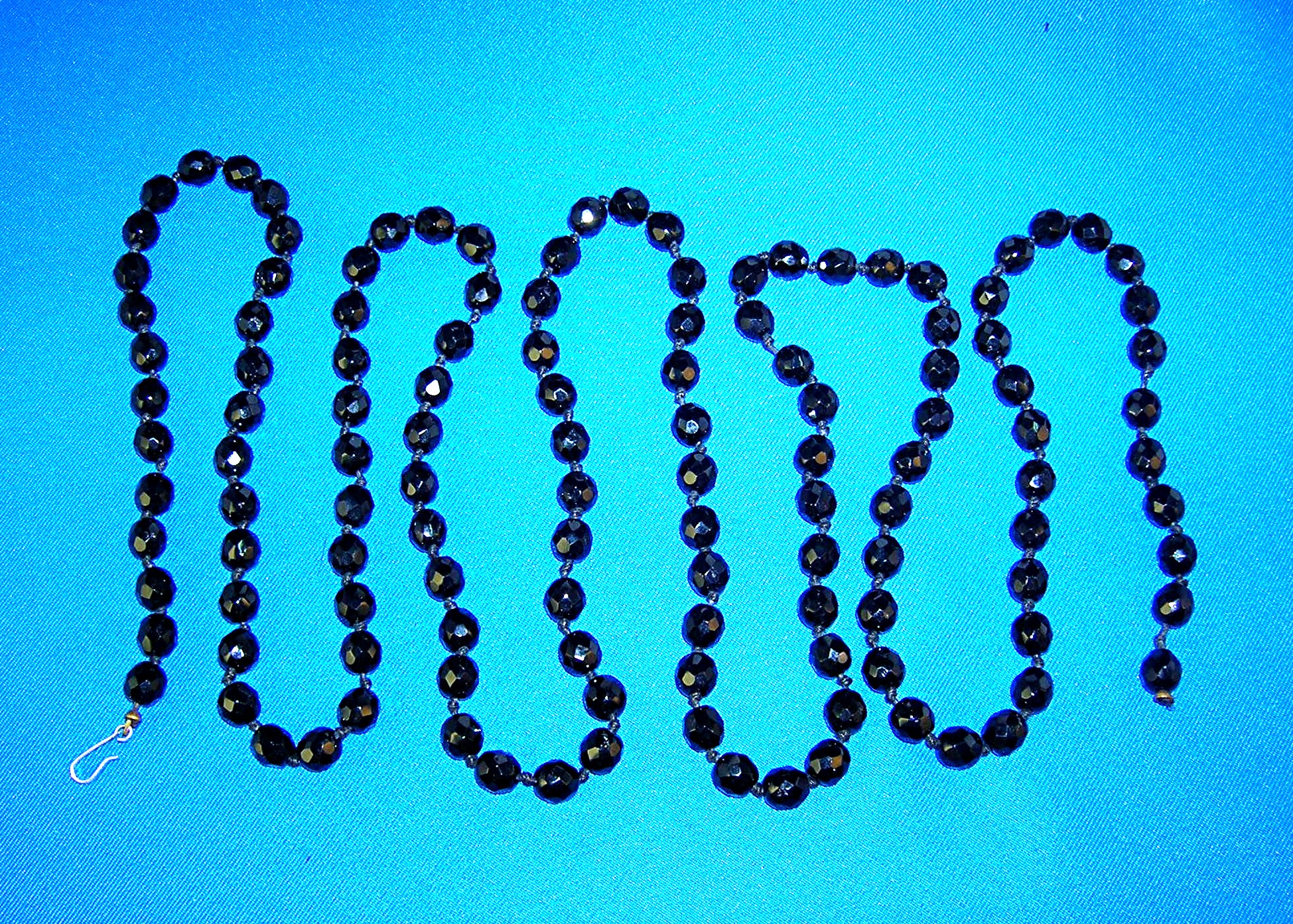 English 52 Inch Jet/Glass Flapper Beads