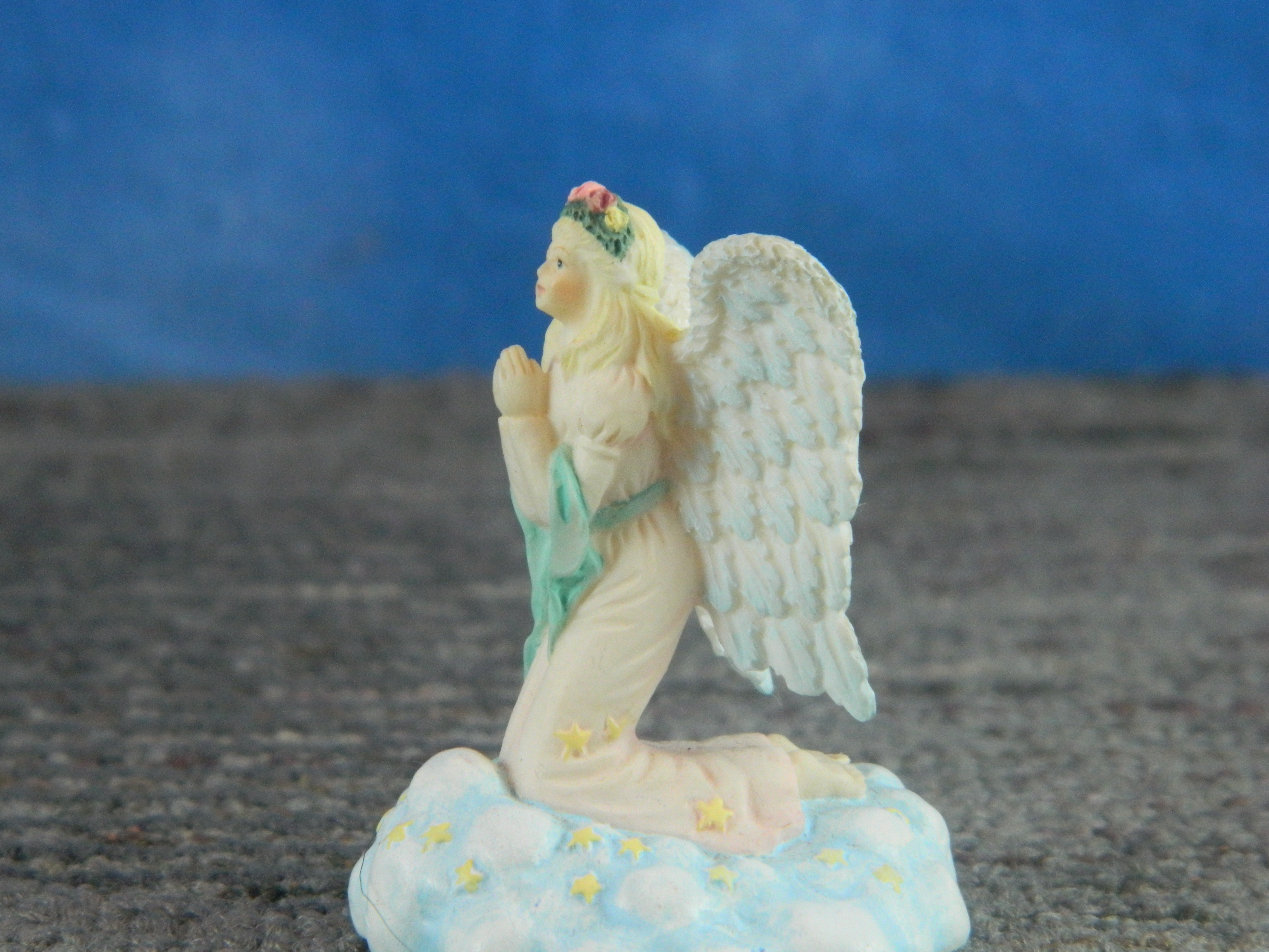 Enesco Miniature Resin Angel Praying