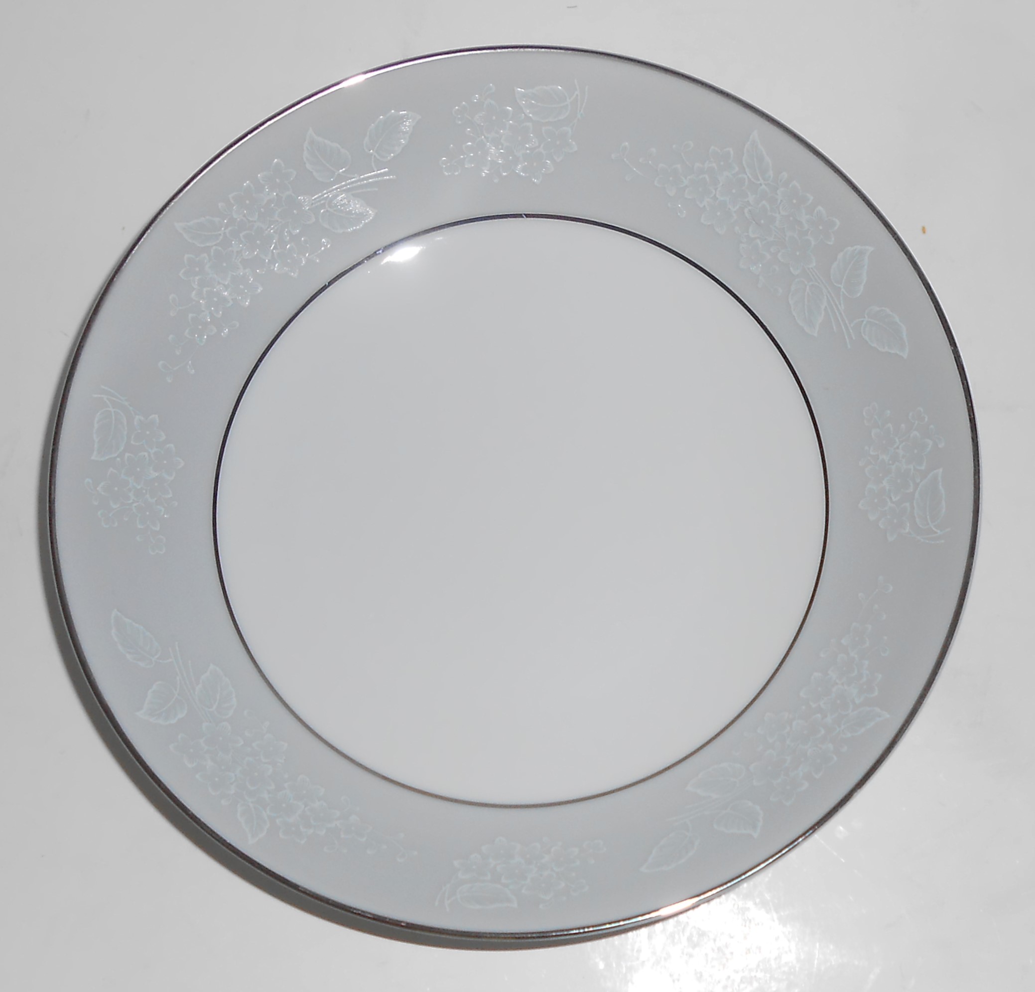 Noritake China Porcelain Platinum 5696 Damask Coupe Sou