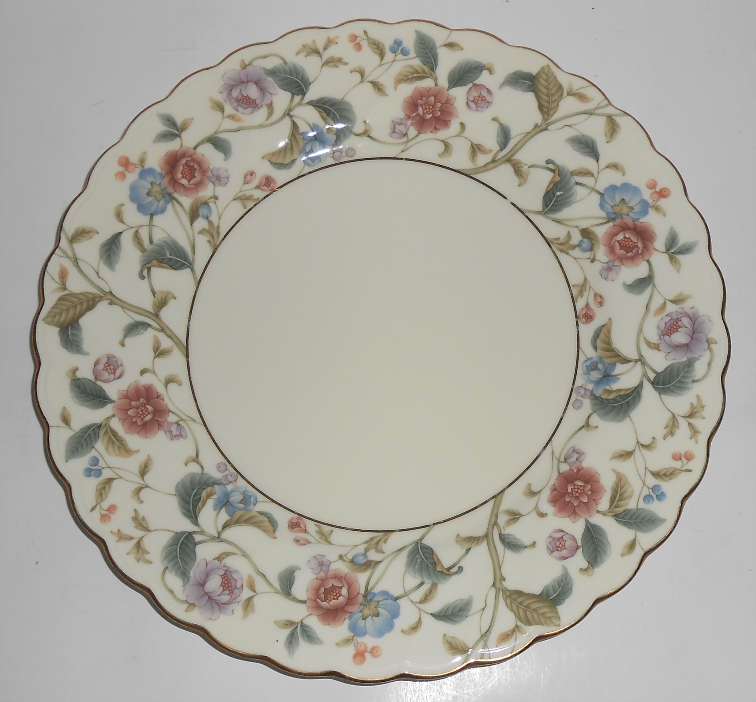 Noritake Fine Bone China La Prada Floral w/Gold Dinner