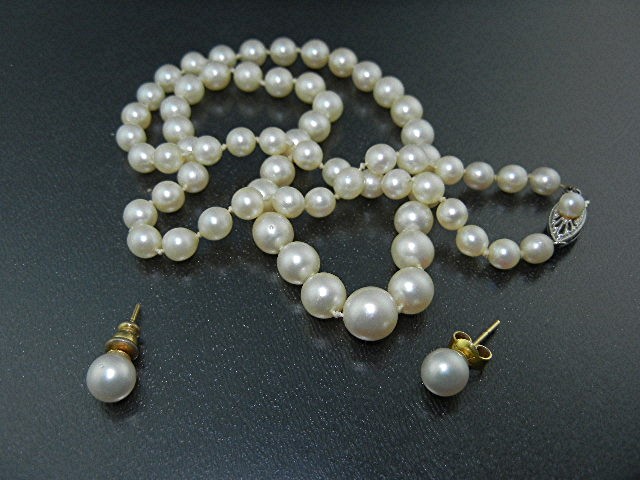 10K Gold Clasp Cultured Pearl Necklace and Earrings