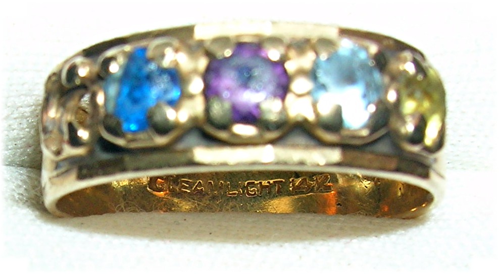 Ring 14K Yellow Gold  5 Stone Mothers Band  Ring