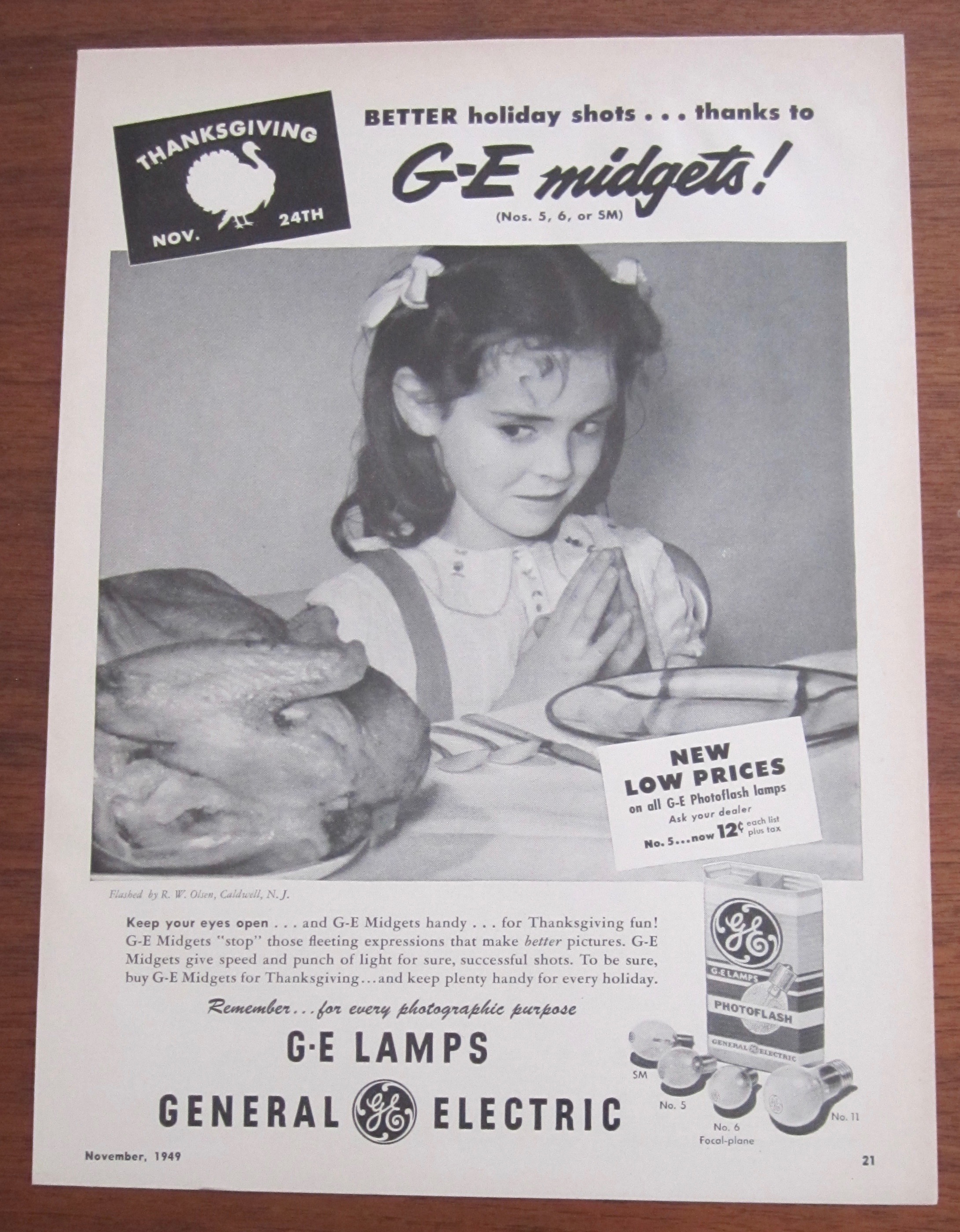 1949 General Electric Midgets w/ Girl Looking At Turkey