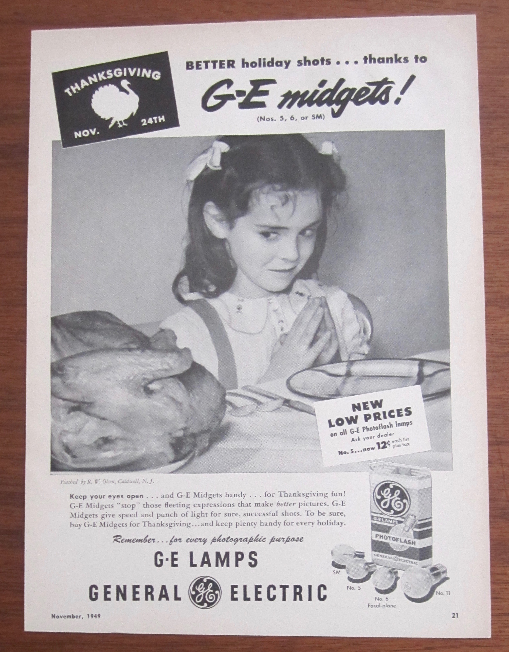 1949 General Electric Midgets w/ Girl Looking At Turkey