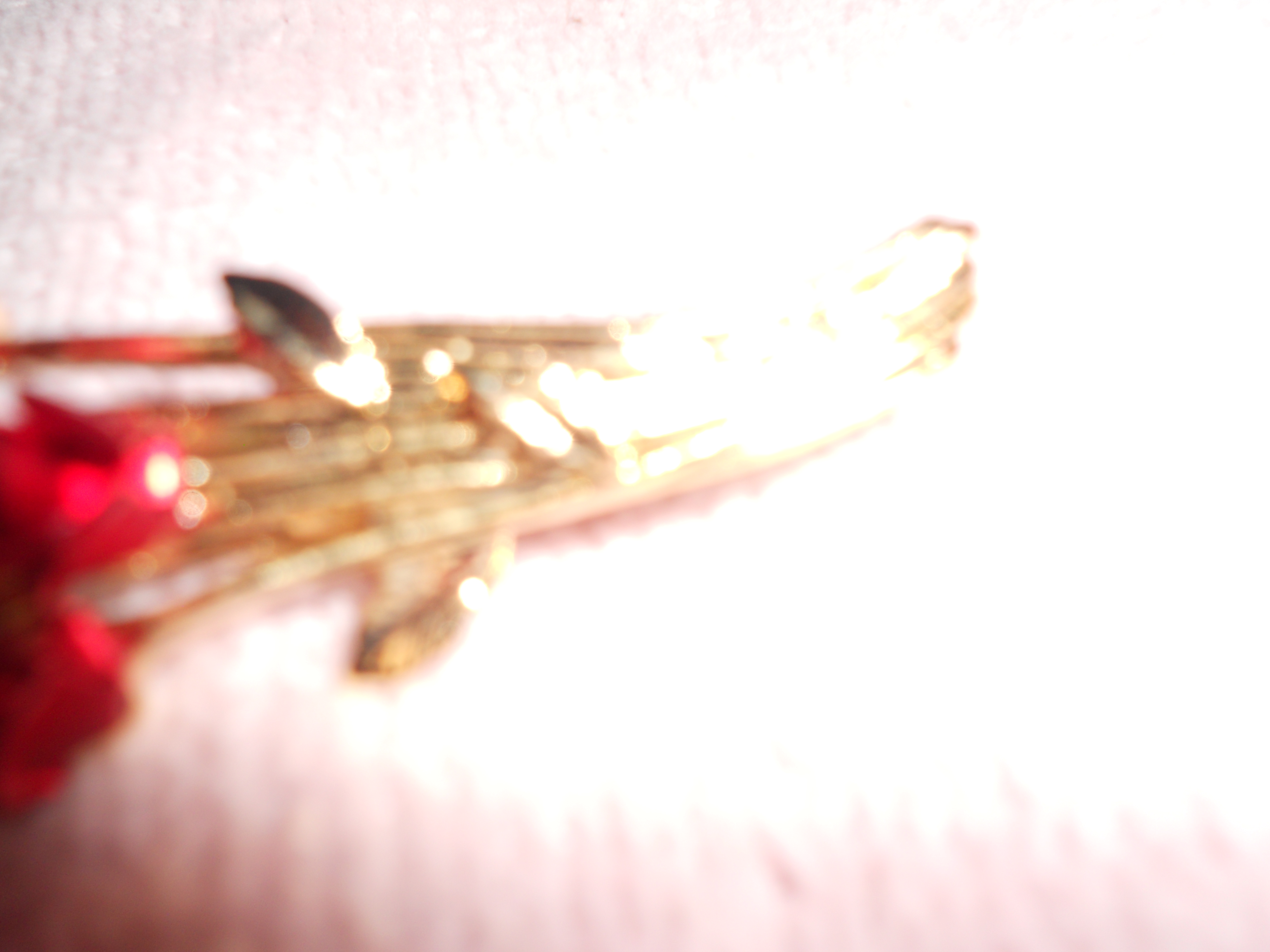 DM 97 Bouquet of Roses Pin on Gold