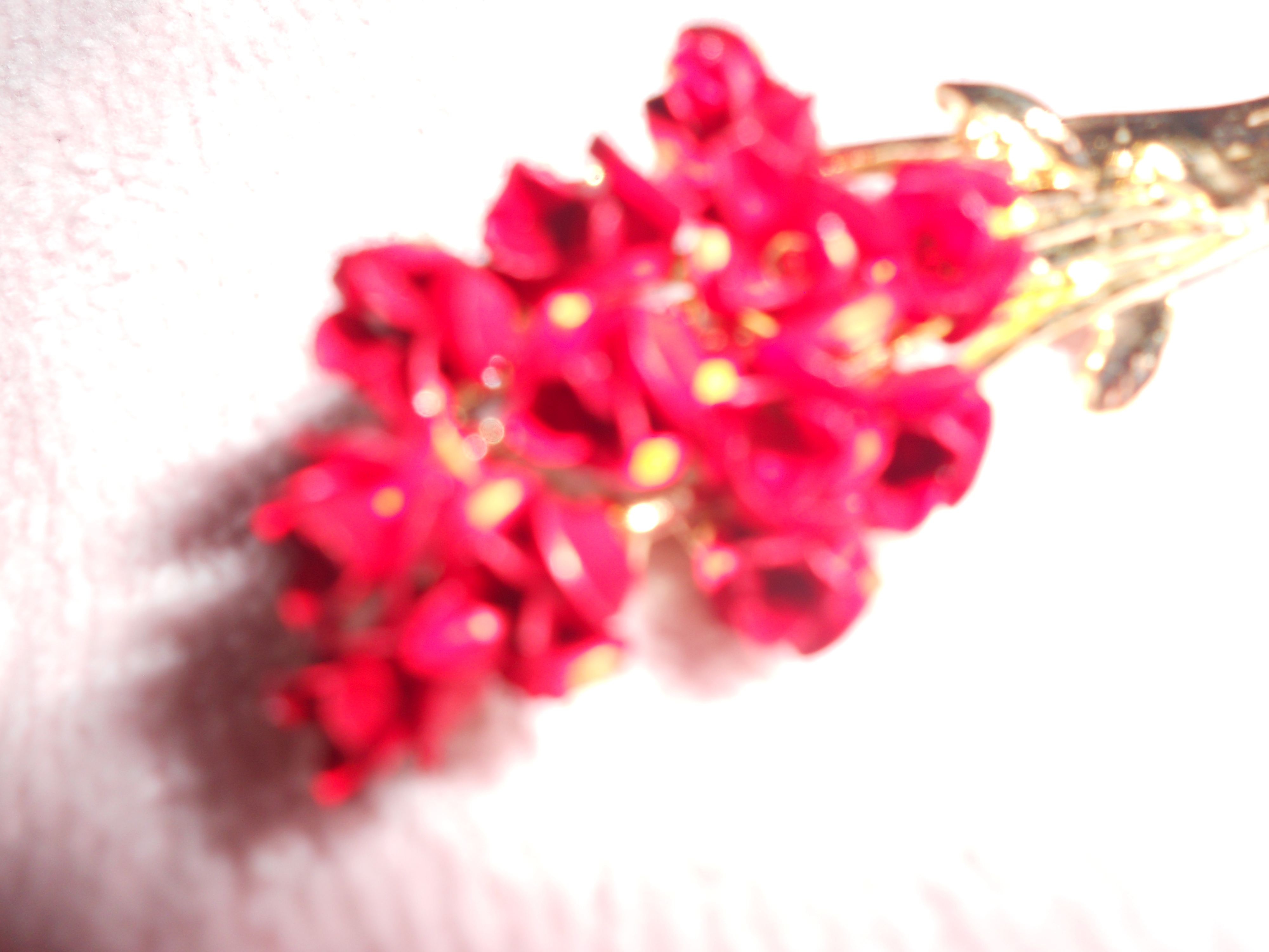 DM 97 Bouquet of Roses Pin on Gold