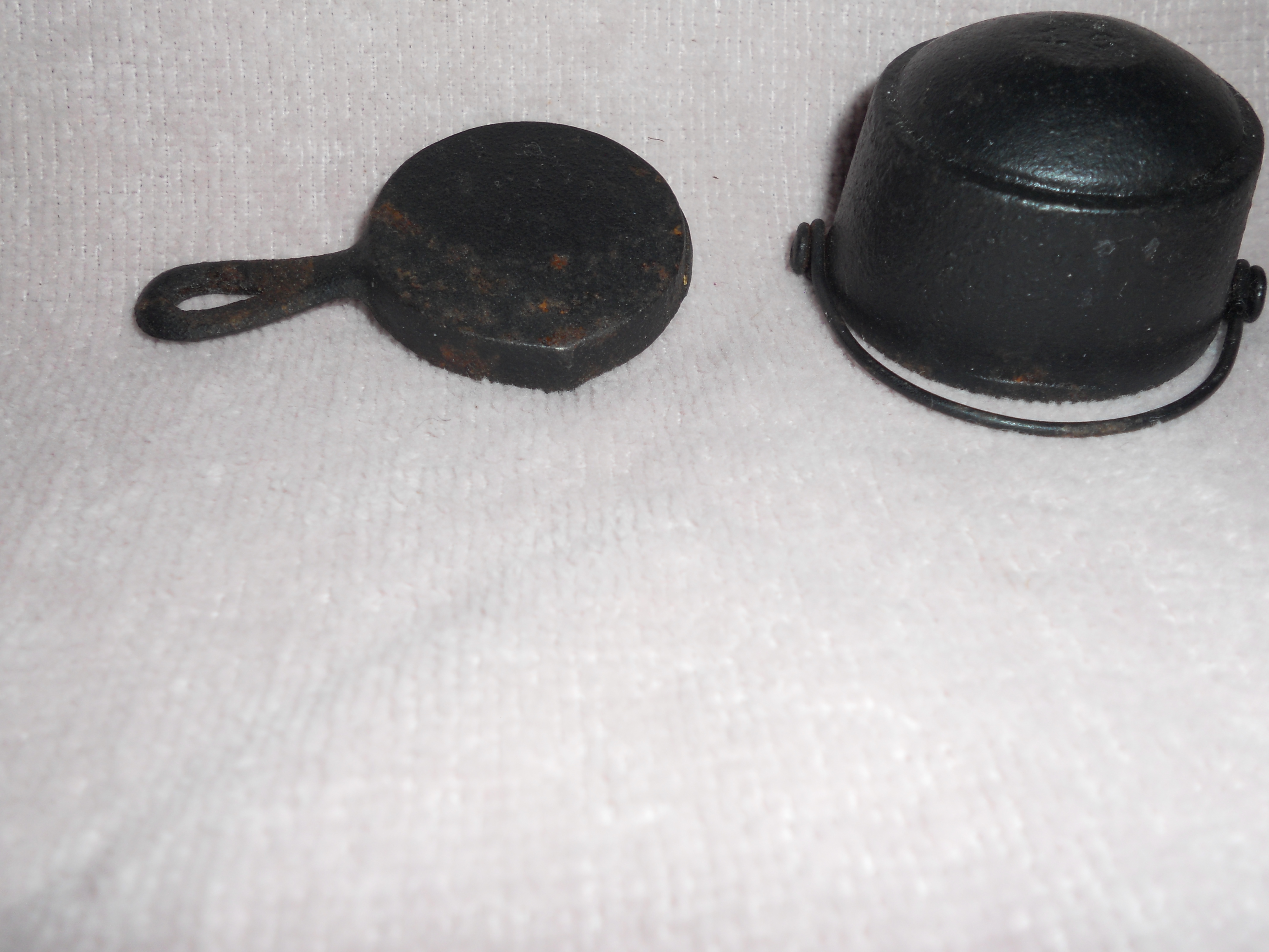 Mini Cast Iron Cauldron Frying Pan Skillet