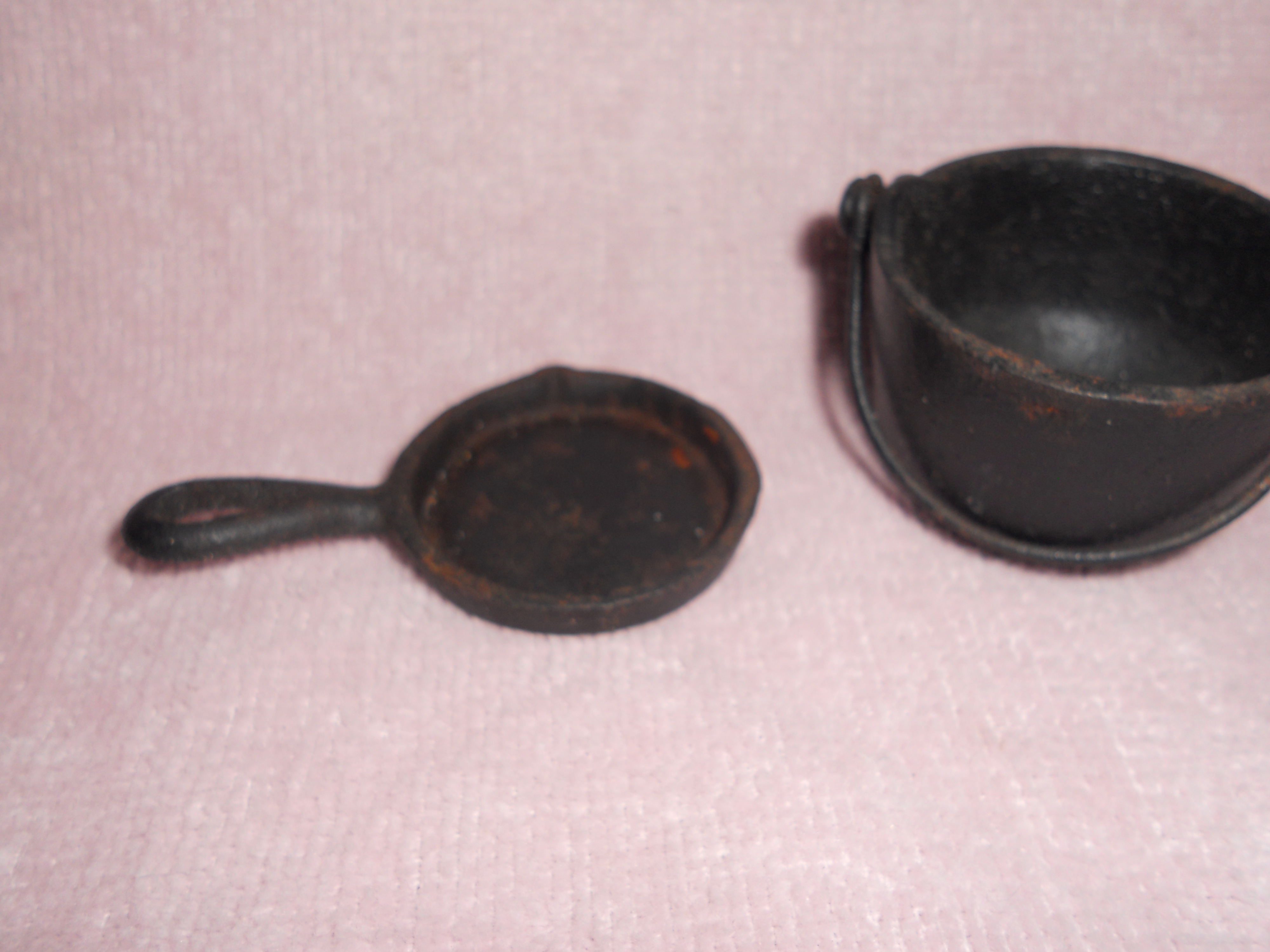 Mini Cast Iron Cauldron Frying Pan Skillet