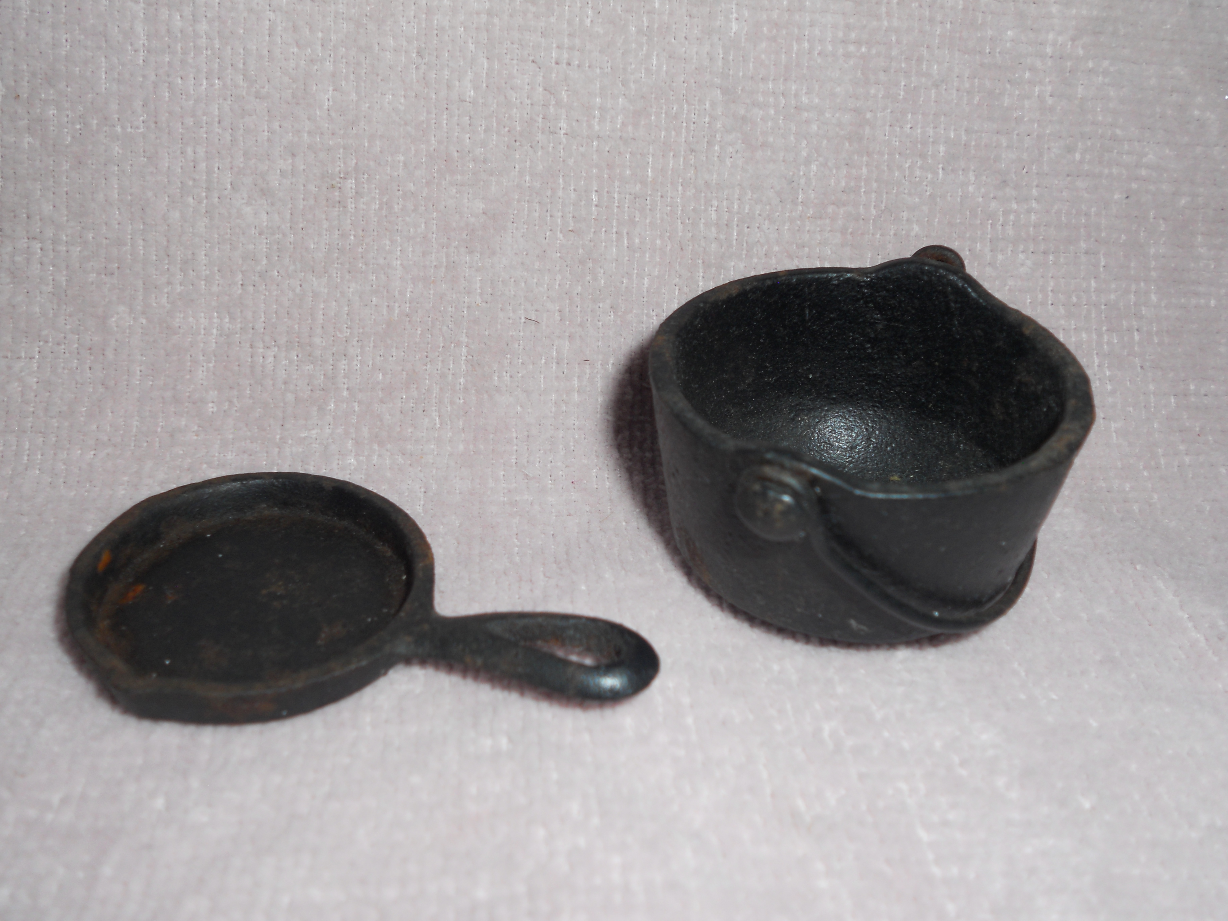 Mini Cast Iron Cauldron Frying Pan Skillet