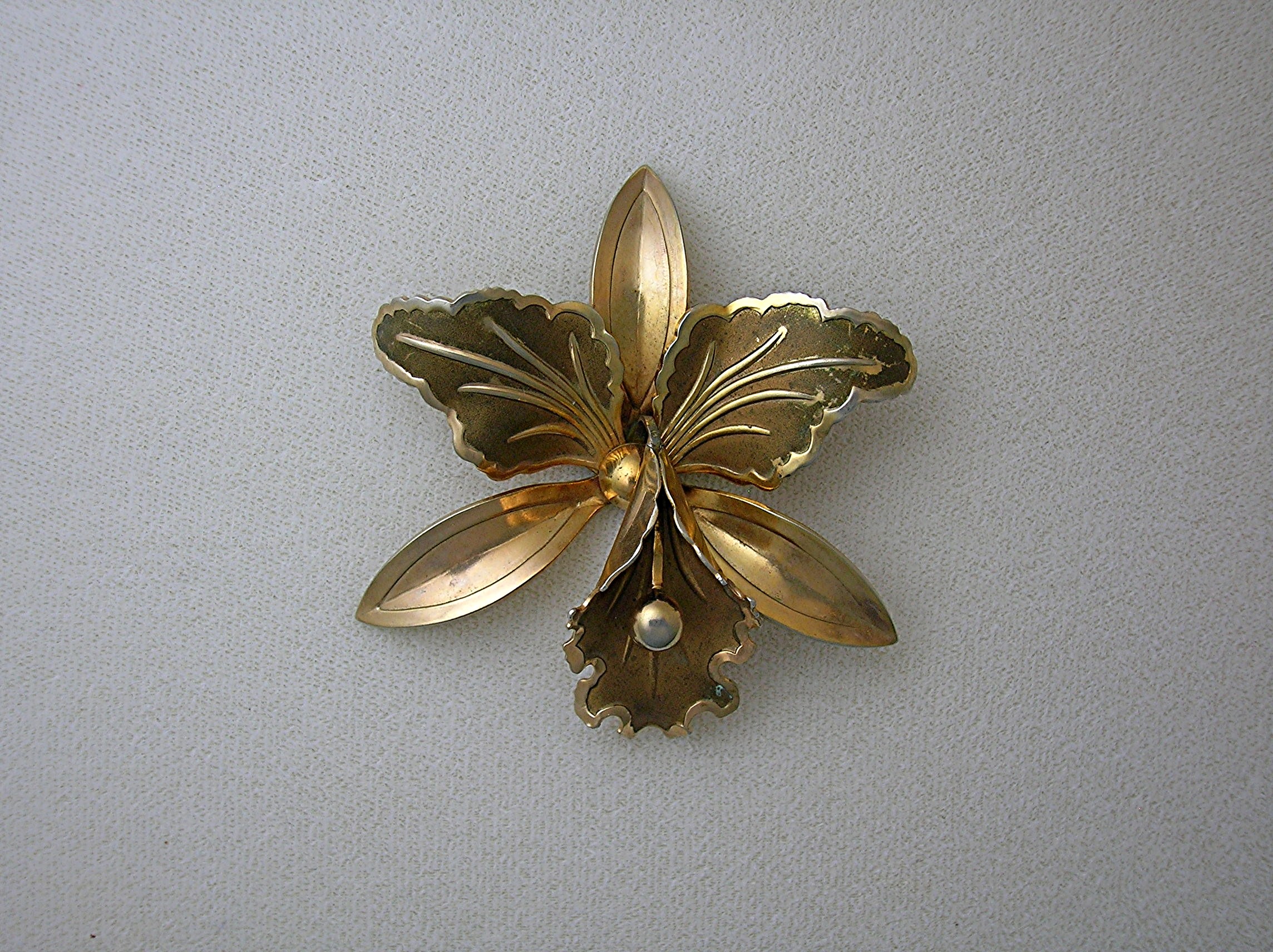 Flower Brooch Goldtone Vintage 60s