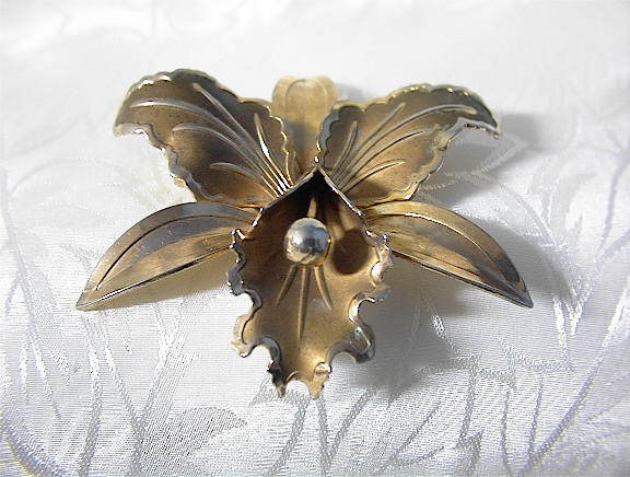 Flower Brooch Goldtone Vintage 60s