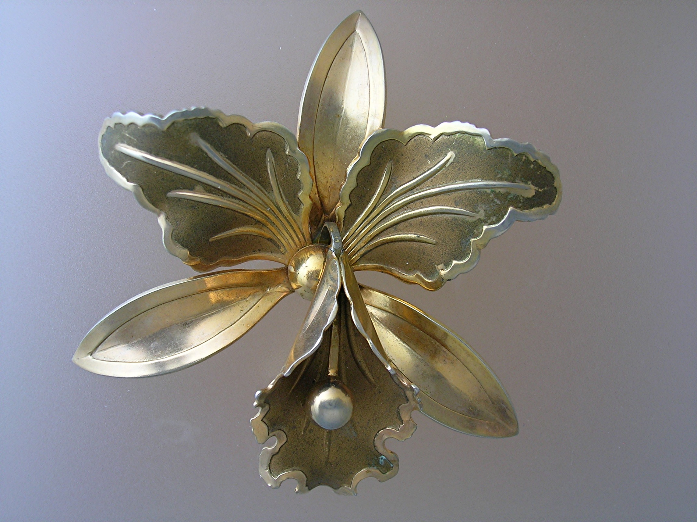 Flower Brooch Goldtone Vintage 60s