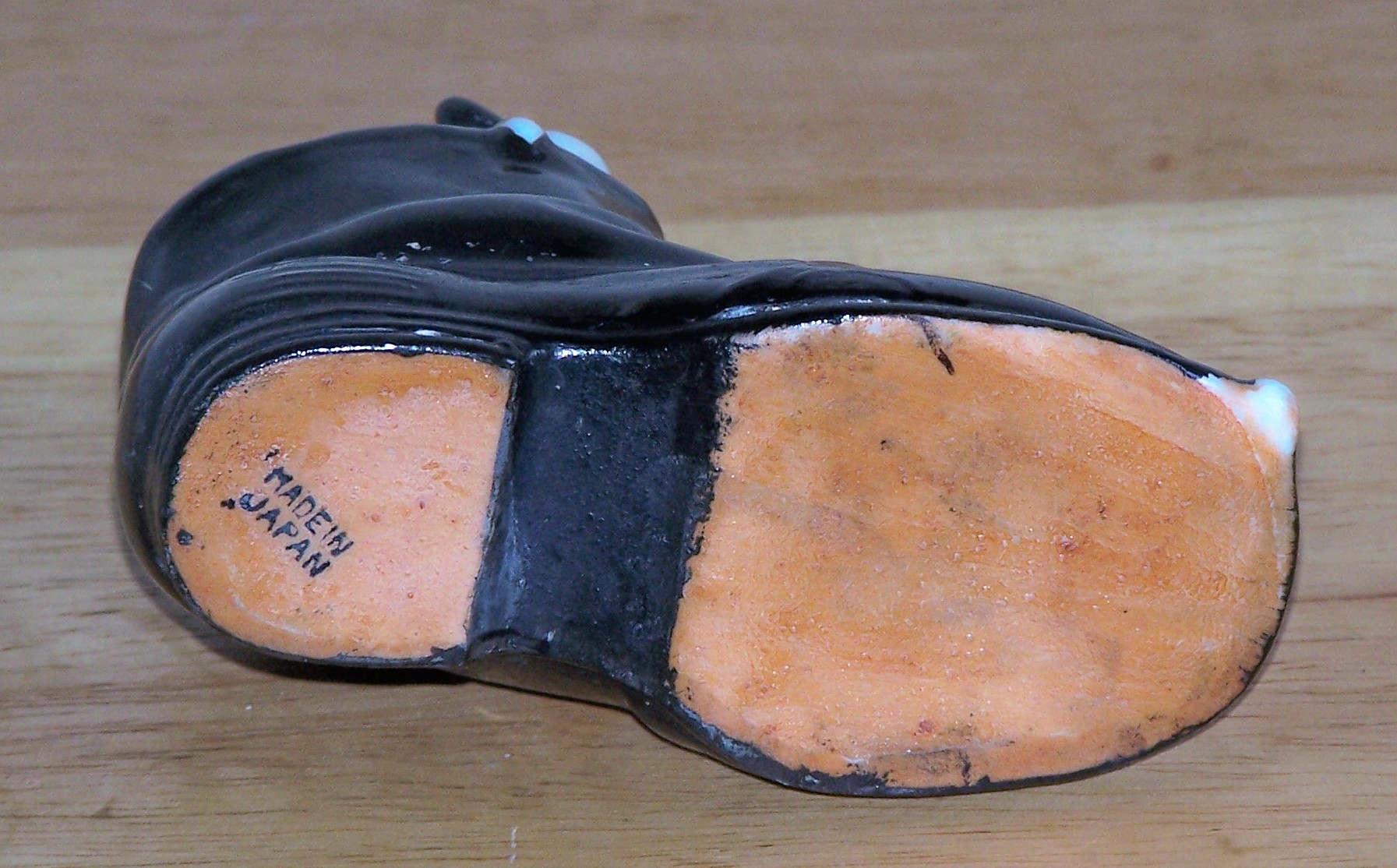 Mij Dog & Cat On Black Shoe
