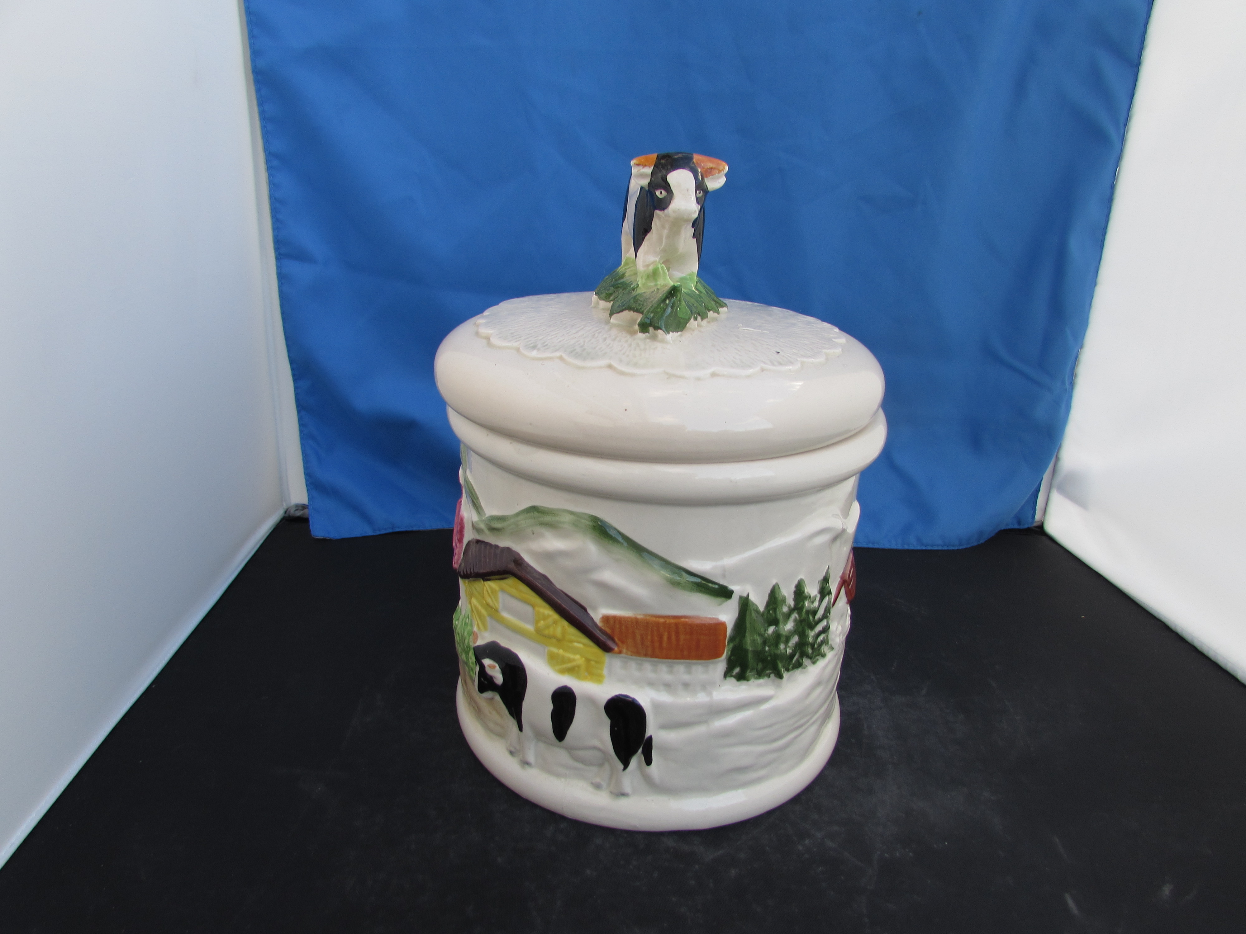 Cow Barn Japan Ceramic Cookie Jar country kitchen