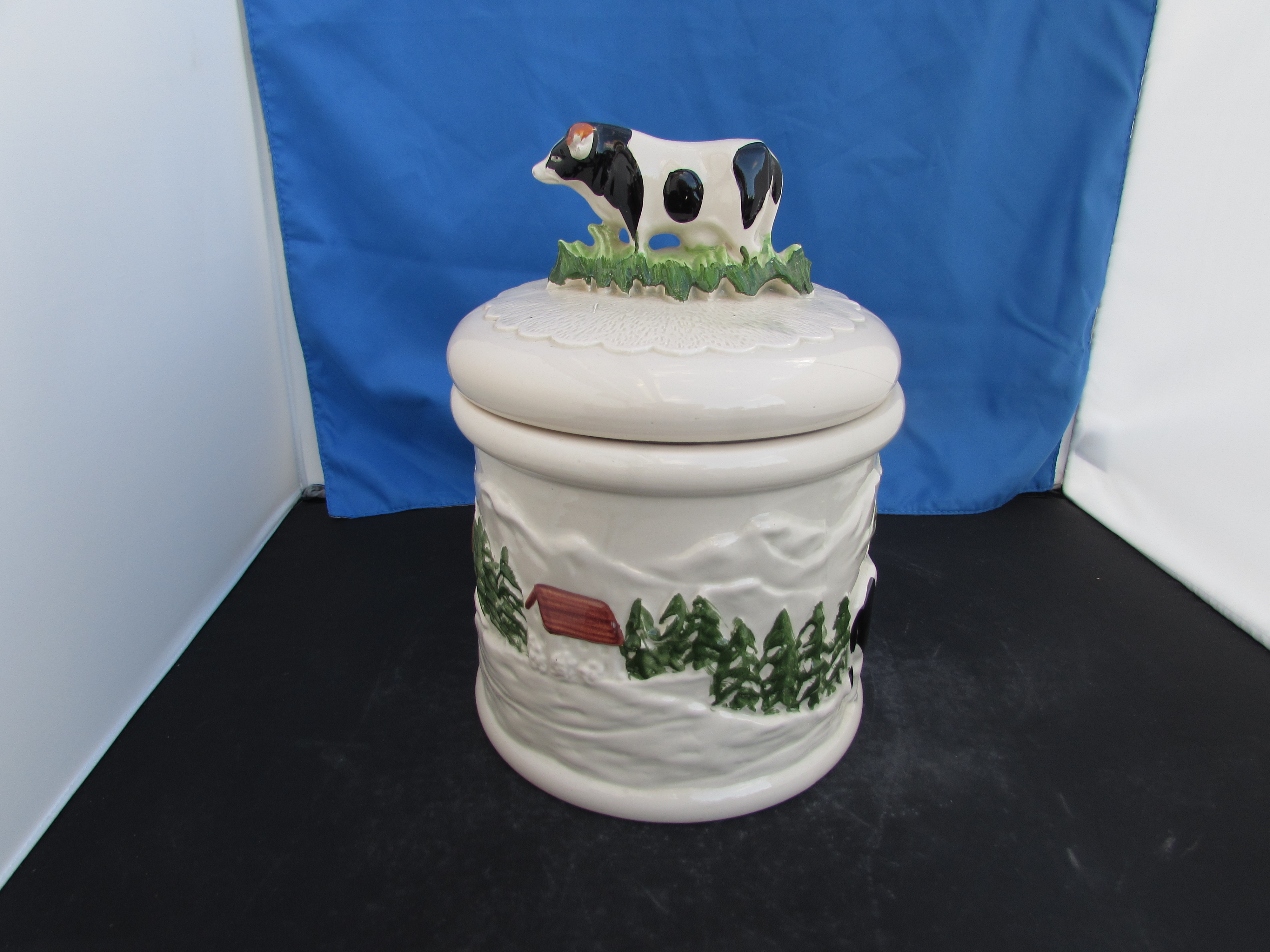 Cow Barn Japan Ceramic Cookie Jar country kitchen