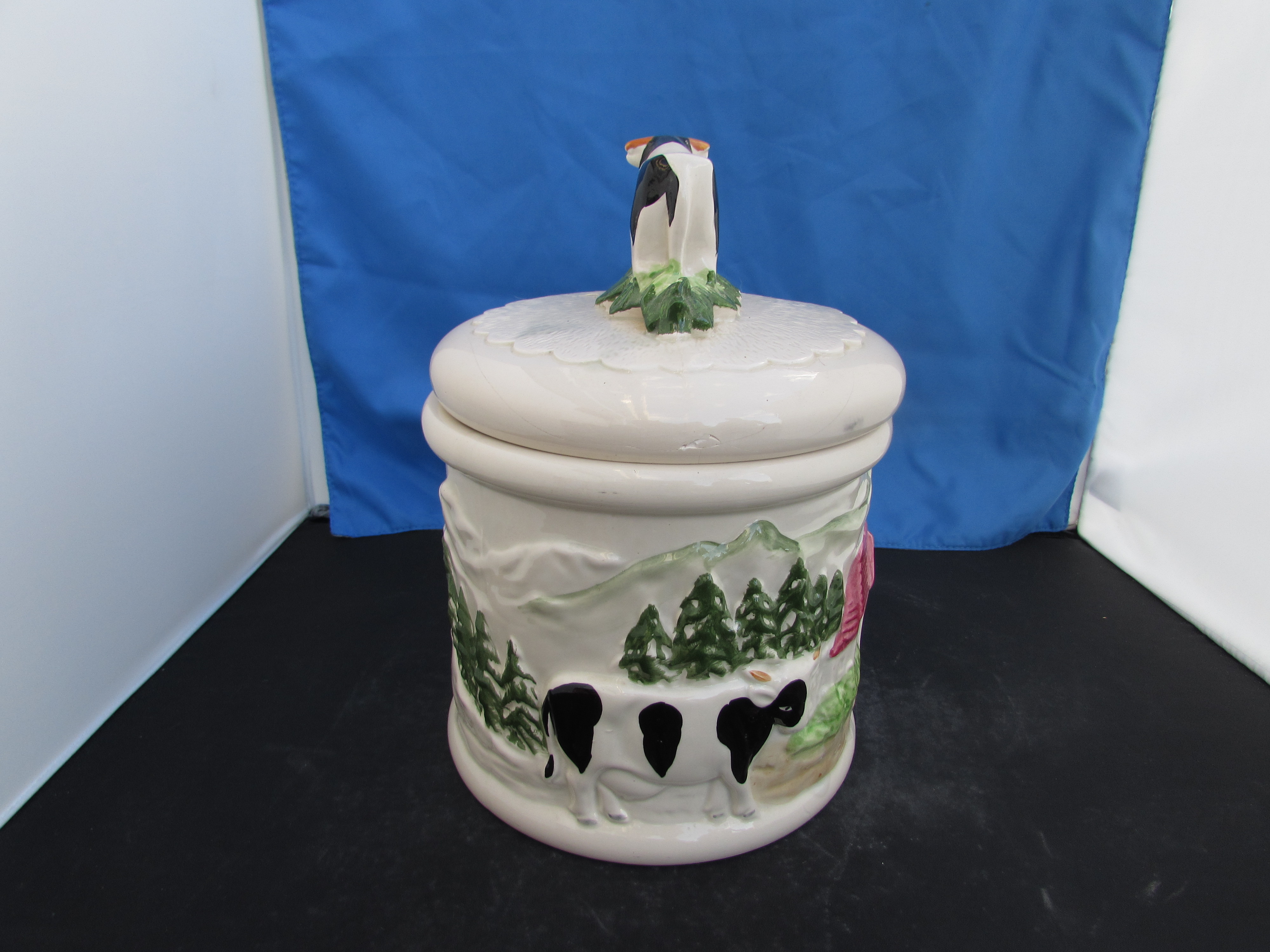 Cow Barn Japan Ceramic Cookie Jar country kitchen