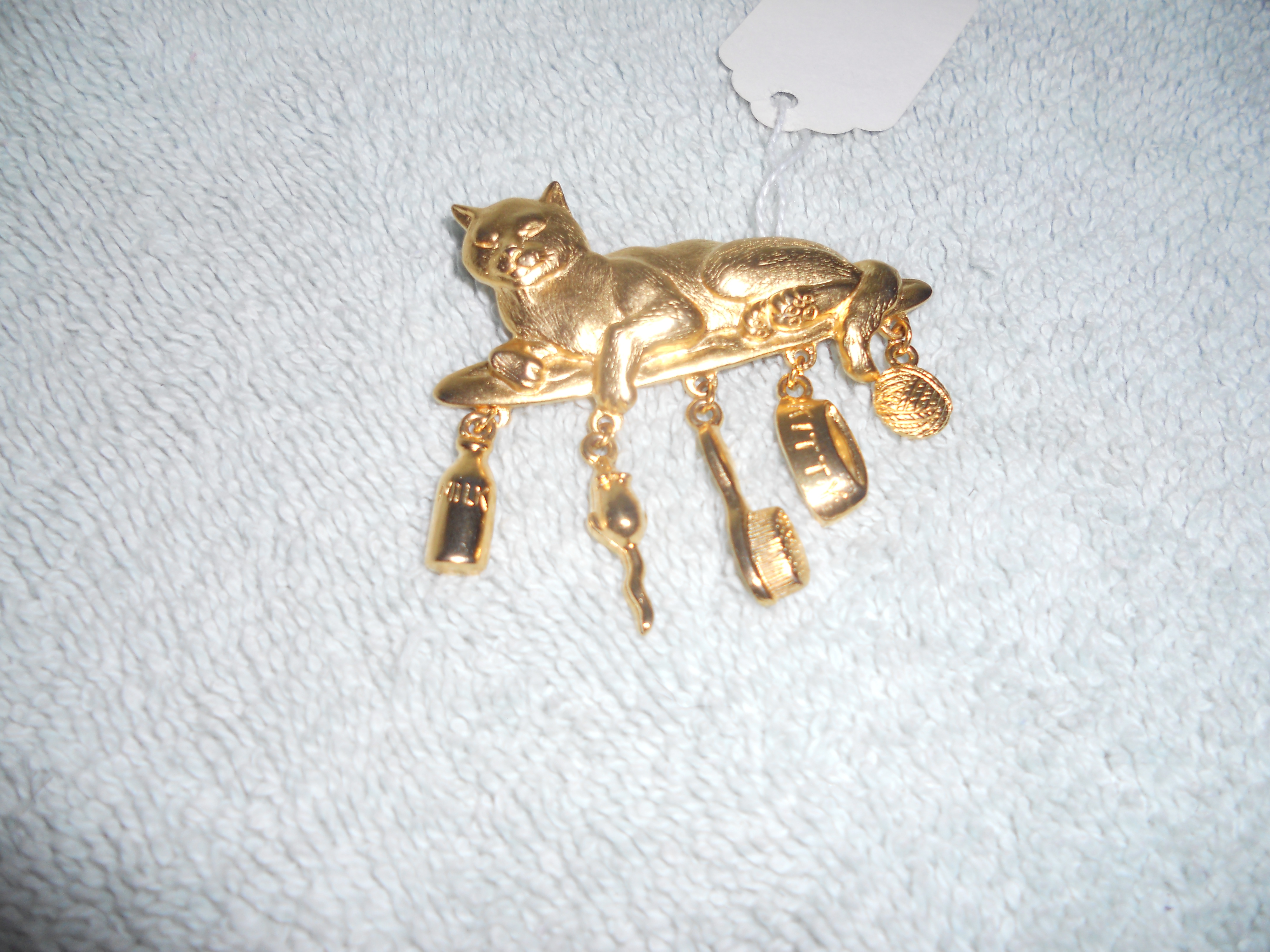 JJ Jonette Cat Pin Gold Tone with five Charms