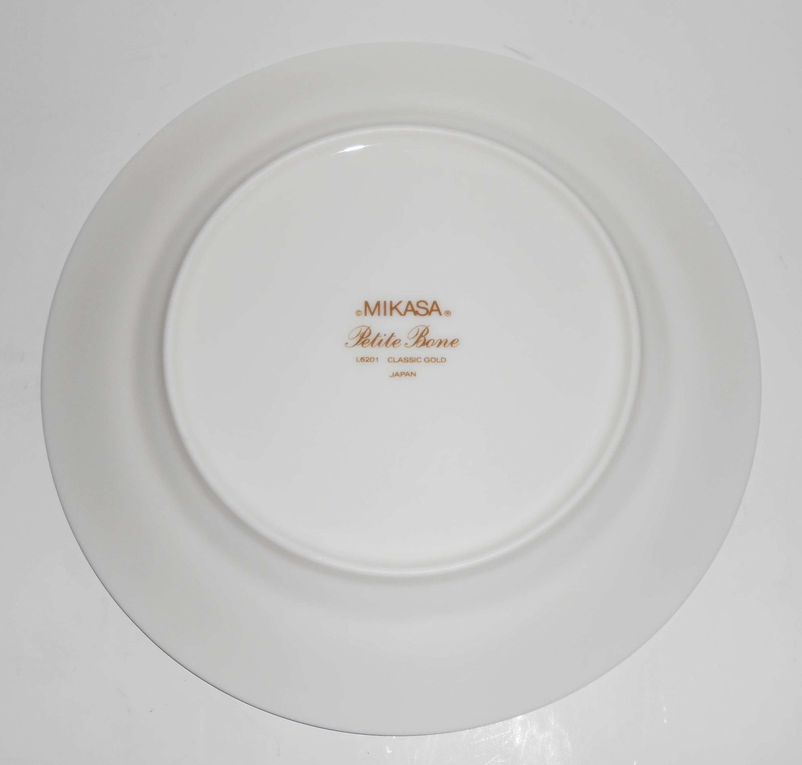 Mikasa Petite Bone China Classic Gold L6201 Salad Plate
