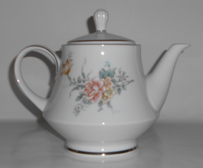 Noritake Porcelain China 2981 Coquet w/Platinum Teapot