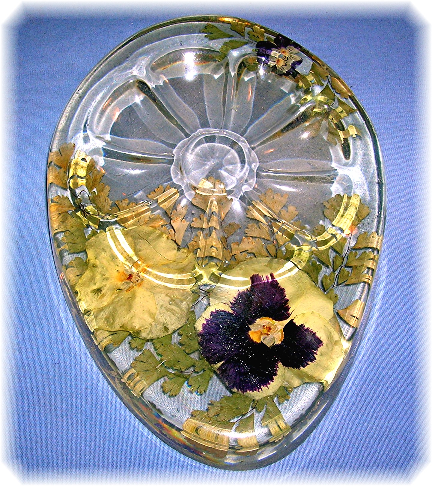 Vintage plastic Lucite Pansy Flower Spoon Holder