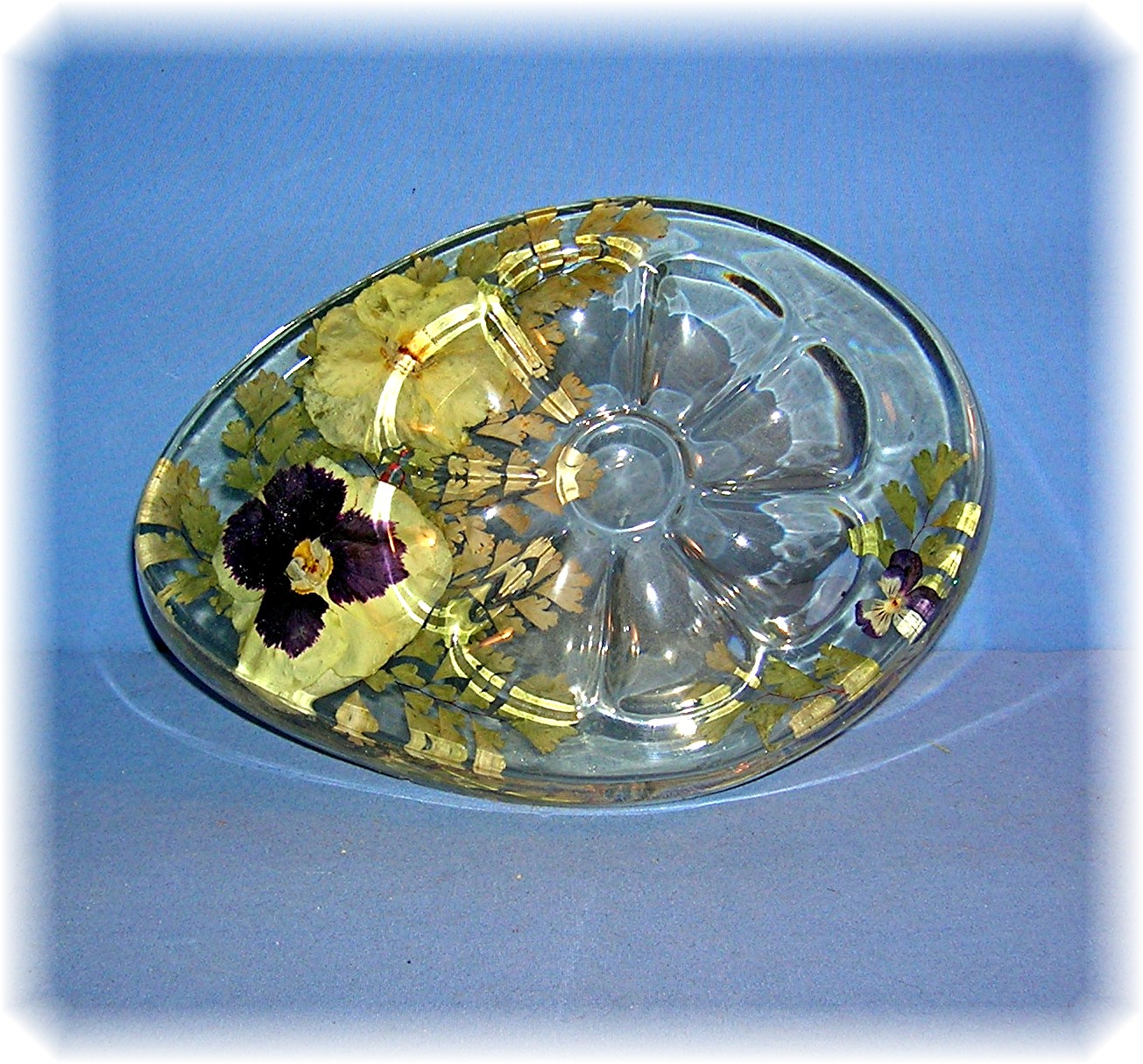 Vintage plastic Lucite Pansy Flower Spoon Holder