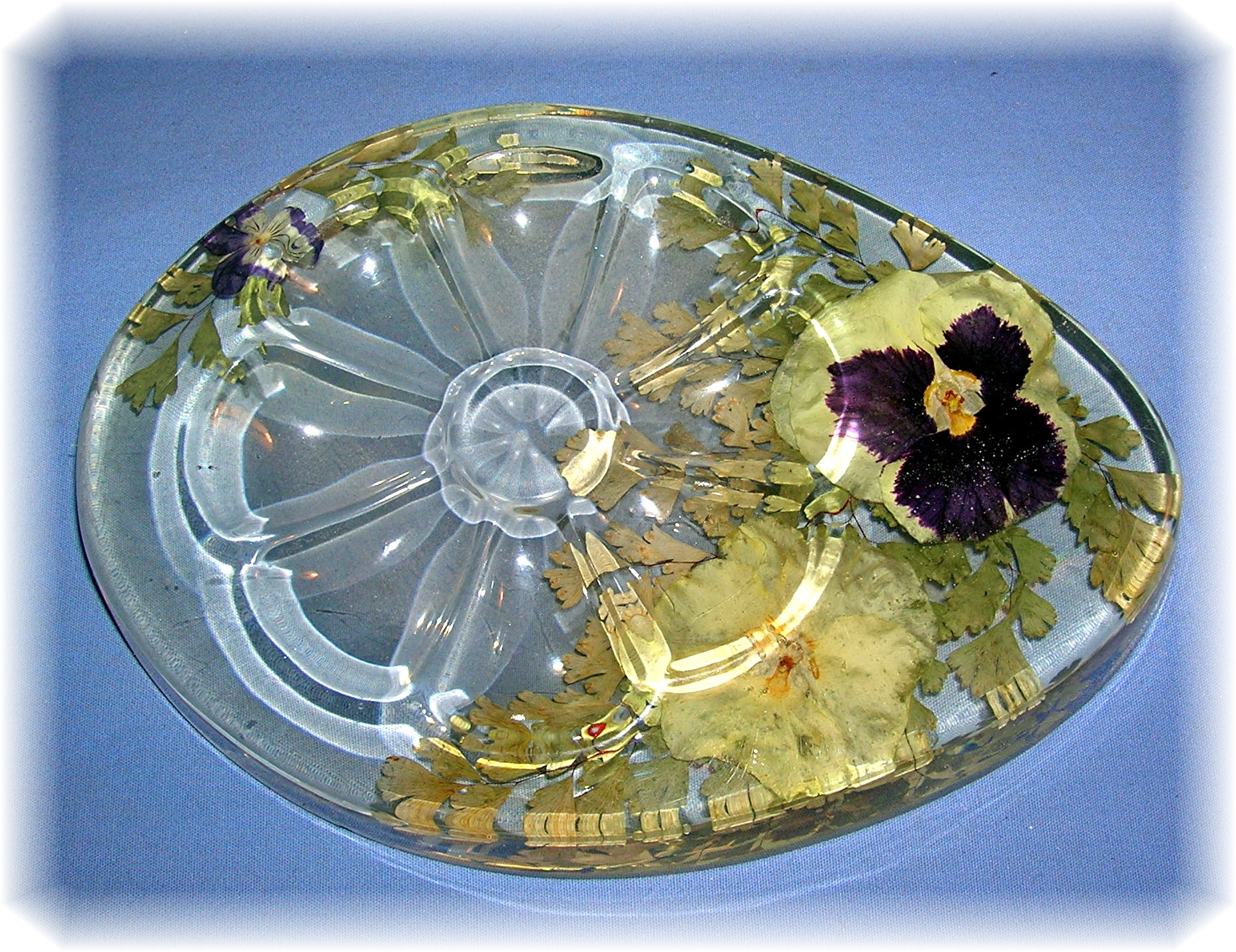 Vintage plastic Lucite Pansy Flower Spoon Holder