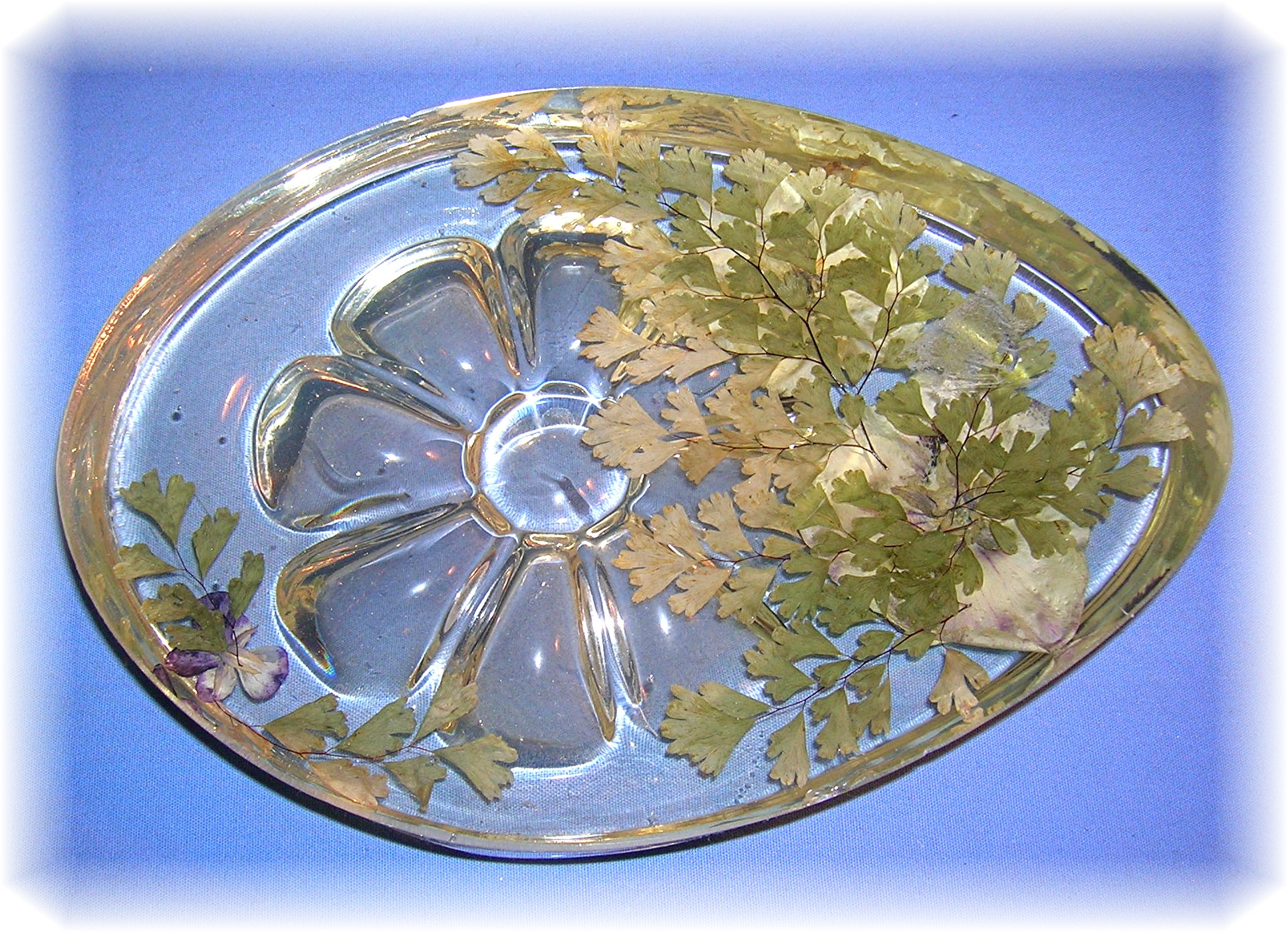 Vintage plastic Lucite Pansy Flower Spoon Holder